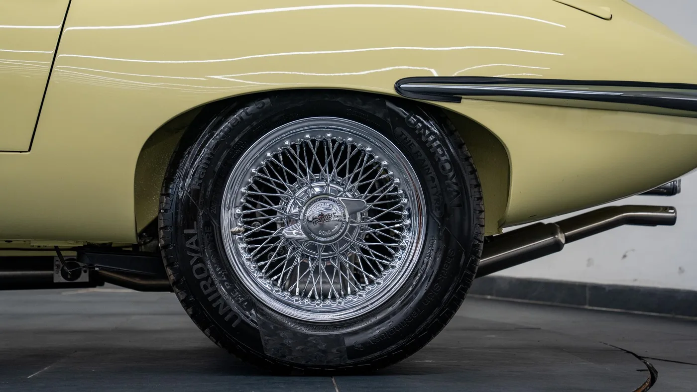 1966 Jaguar E-Type 4.2 Coupé offered by a specialist dealer in Swadlincote, United Kingdom, photo 12 of 15