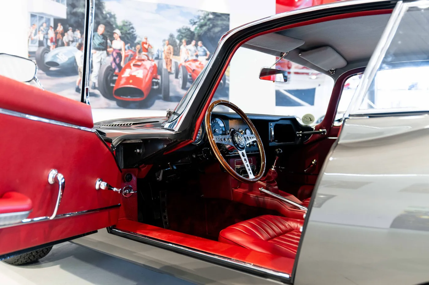1966 Jaguar E-Type offered by a collector car specialist in London, United Kingdom, photo 15 of 20