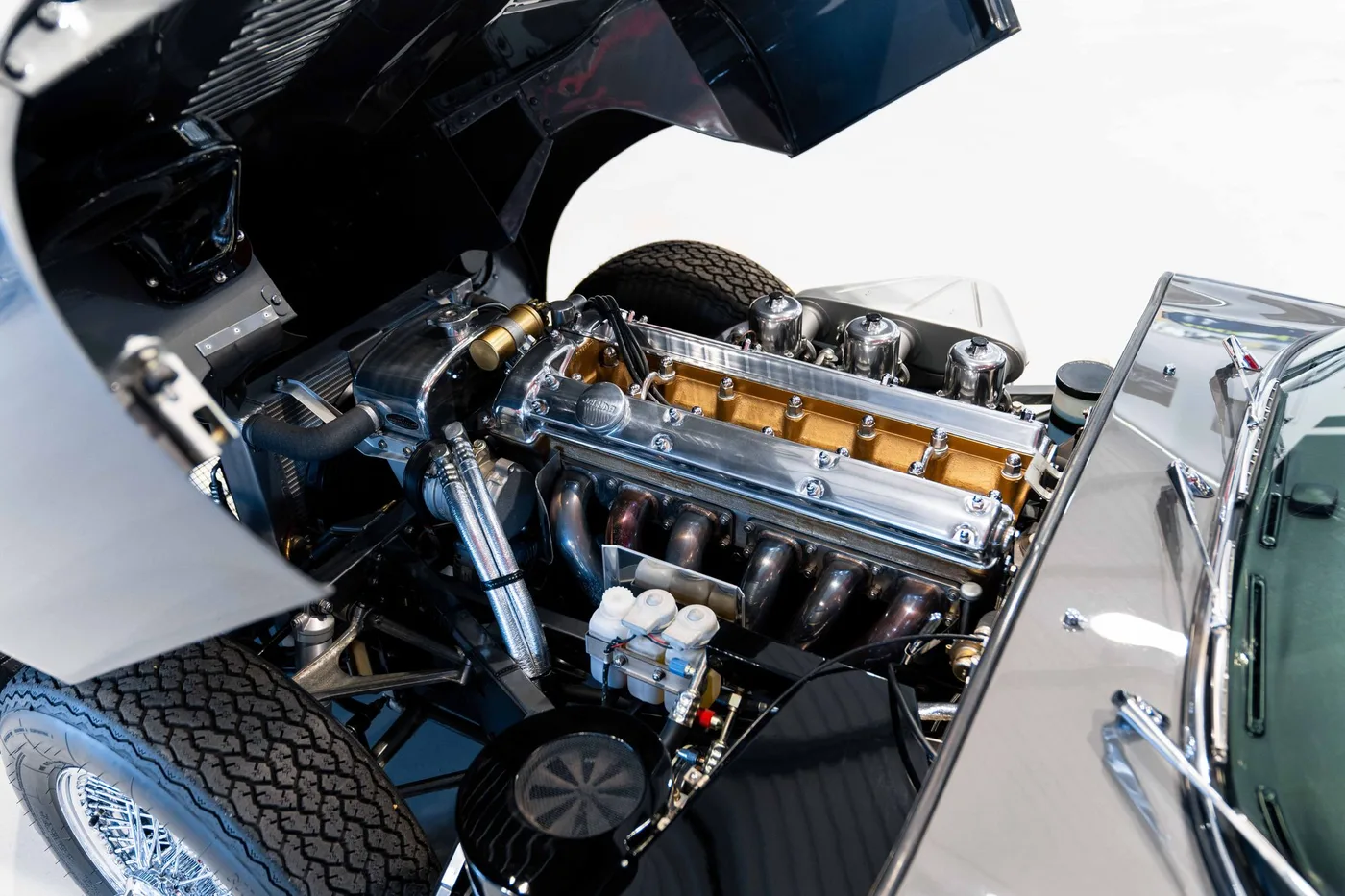 1966 Jaguar E-Type offered by a collector car specialist in London, United Kingdom, photo 18 of 20