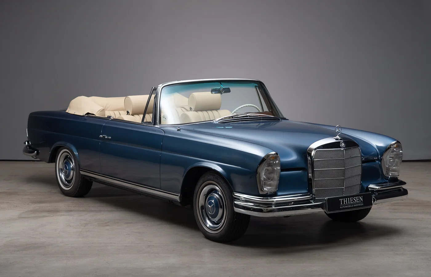 1966 Mercedes-Benz 250 SE Cabriolet, 4/30