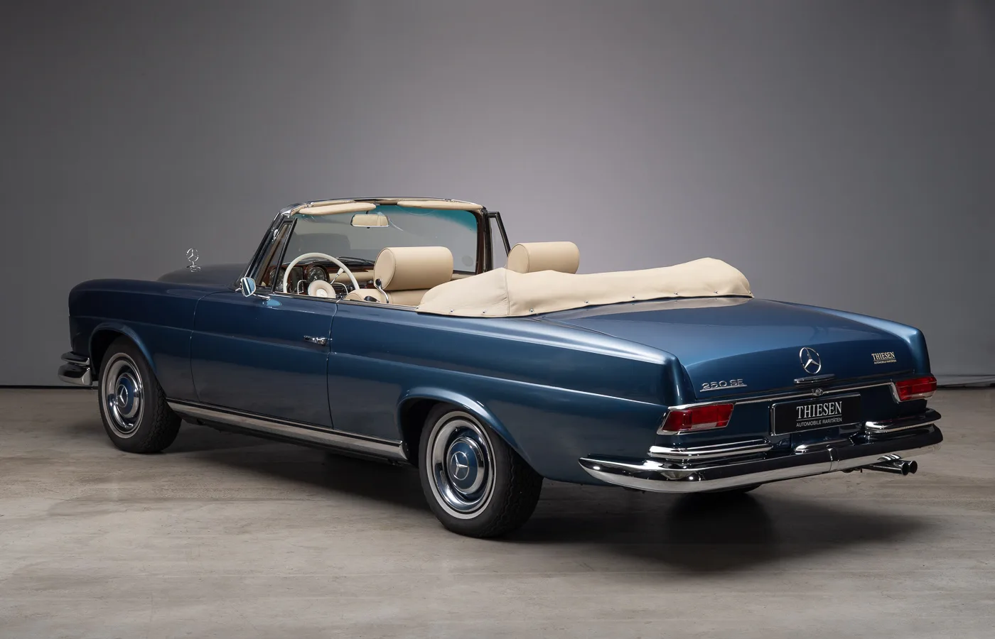 1966 Mercedes-Benz 250 SE Cabriolet, 8/30