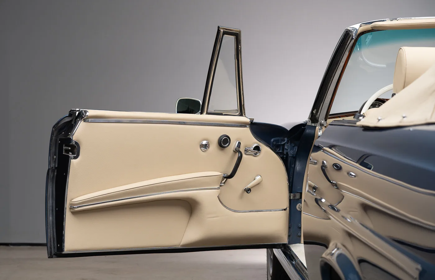 1966 Mercedes-Benz 250 SE Cabriolet, 18/30