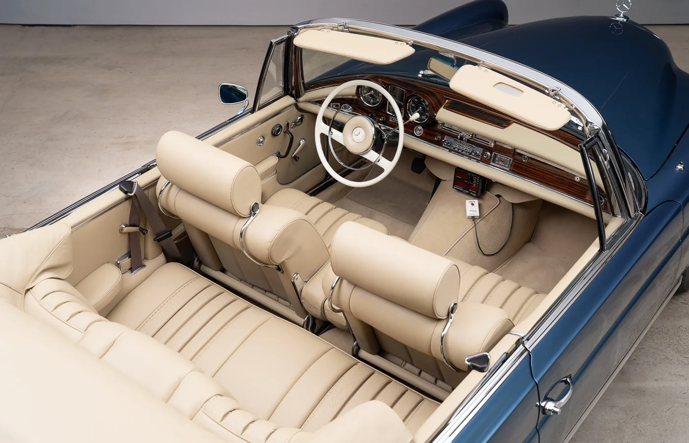 1966 Mercedes-Benz 250 SE Cabriolet, 19/30