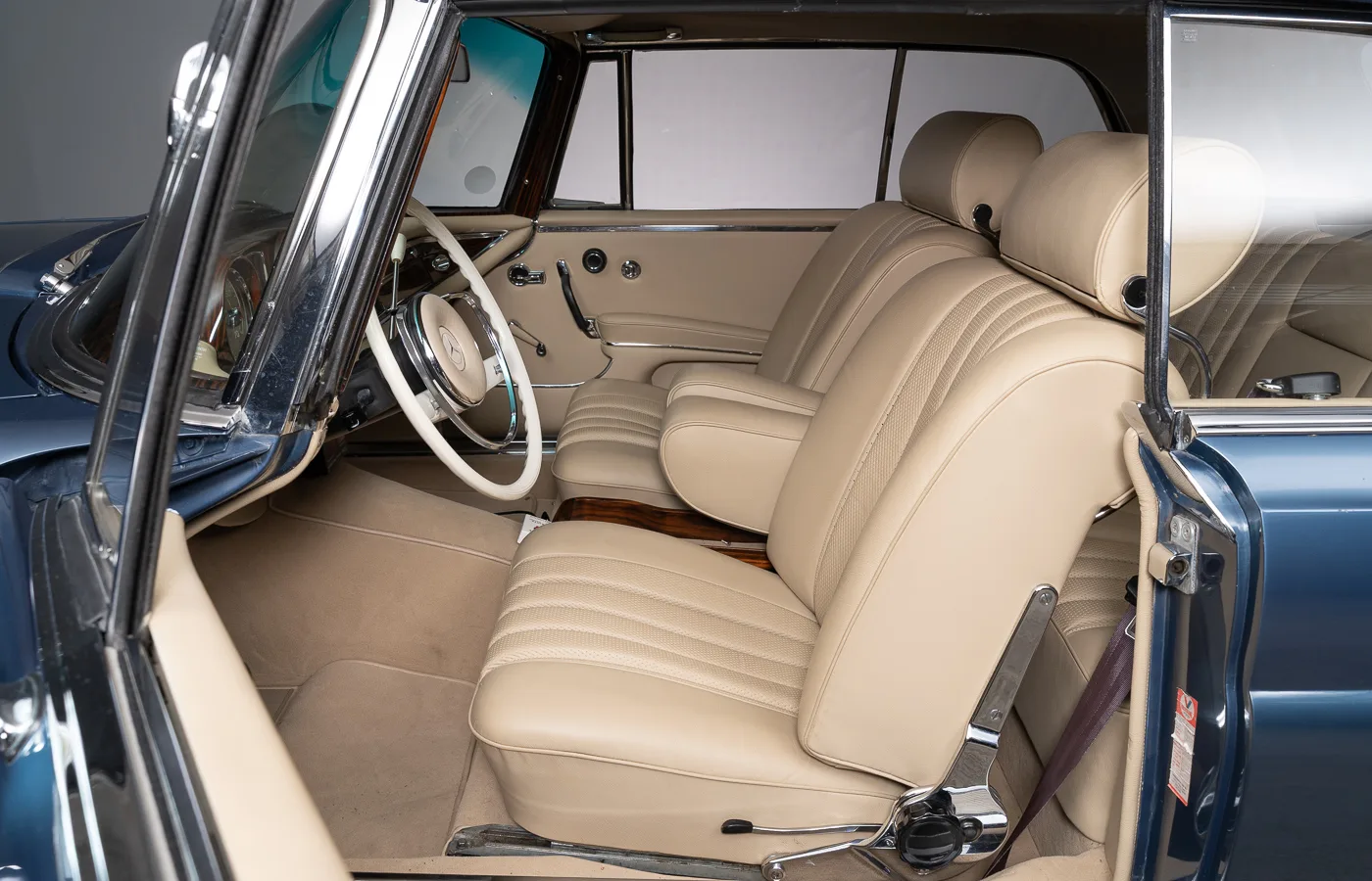 1966 Mercedes-Benz 250 SE Cabriolet, 21/30