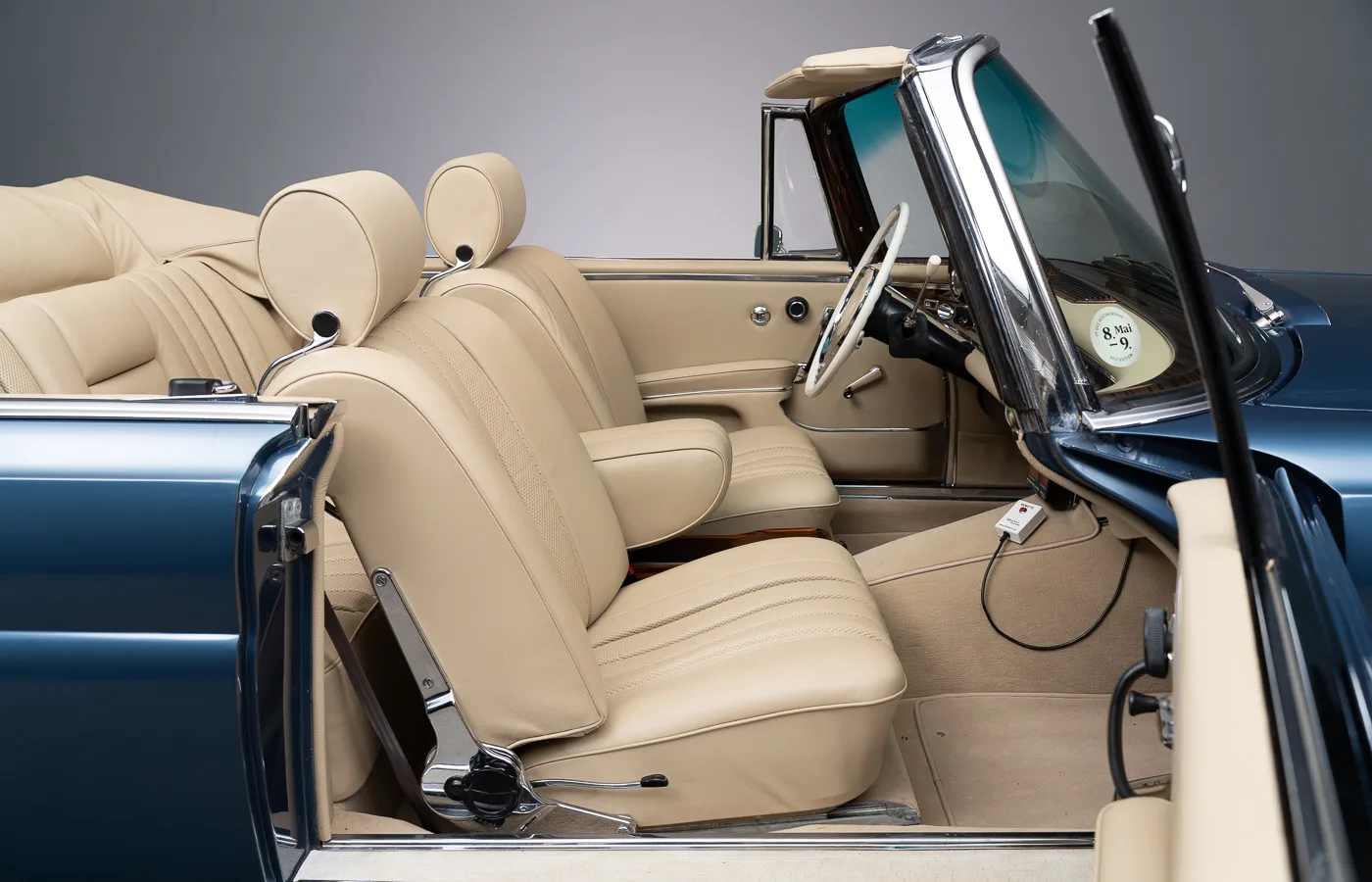 1966 Mercedes-Benz 250 SE Cabriolet, 22/30
