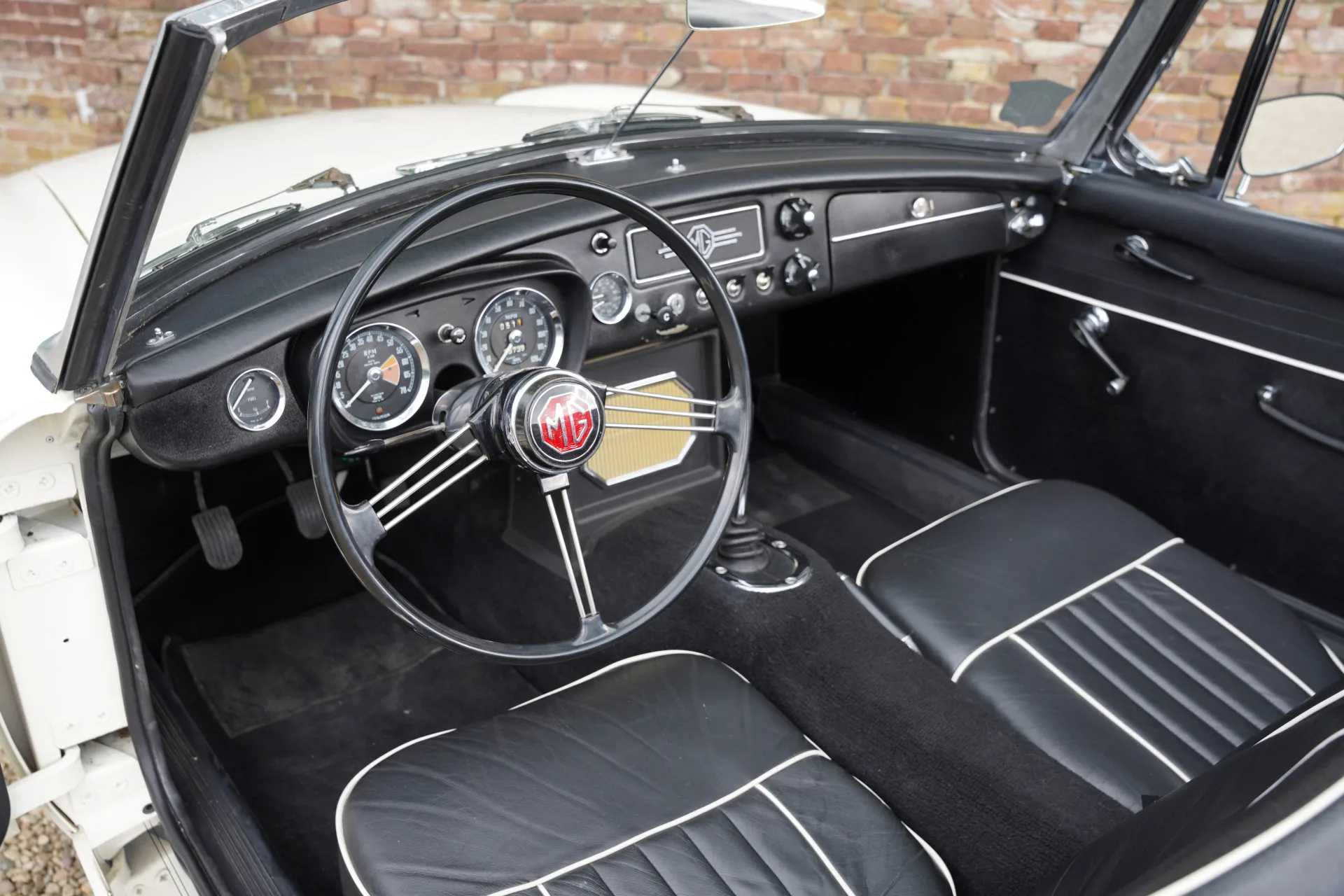 1966 MG MGB Roadster Mk I, 3/30