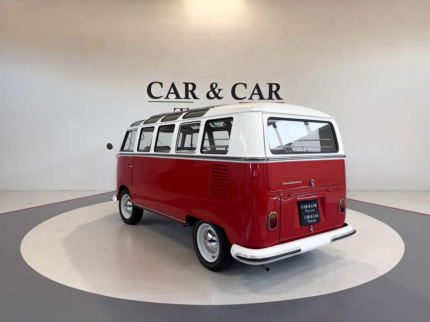 1966 Volkswagen T1 Samba De Luxe proposée par un concessionnaire spécialisé à Lucca, Italie, photo 2 sur 25