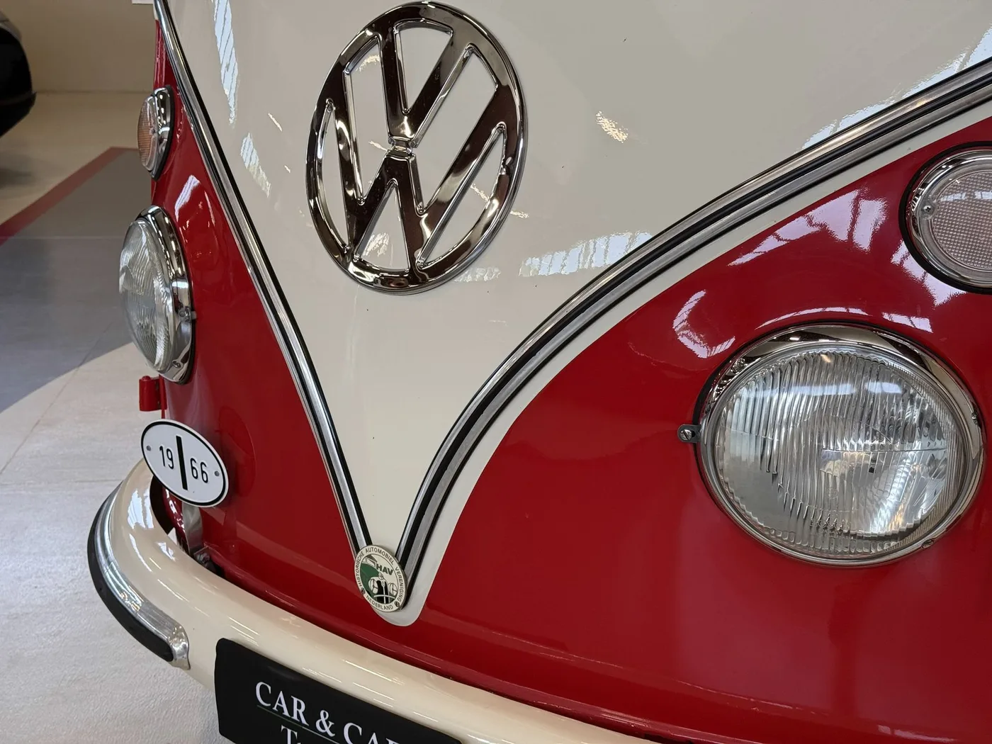 1966 Volkswagen T1 Samba De Luxe proposée par un concessionnaire spécialisé à Lucca, Italie, photo 8 sur 25