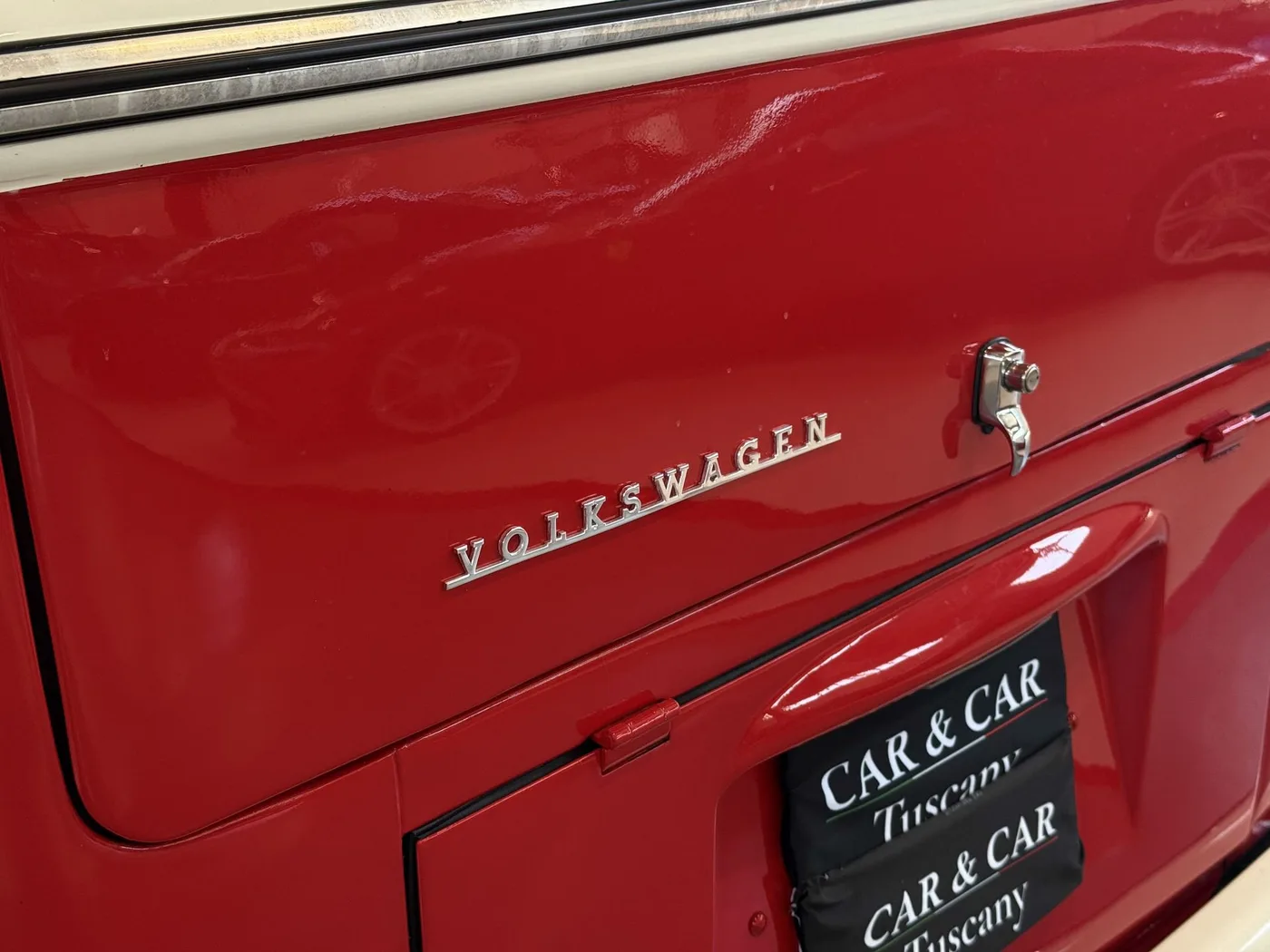 1966 Volkswagen T1 Samba De Luxe proposée par un concessionnaire spécialisé à Lucca, Italie, photo 21 sur 25