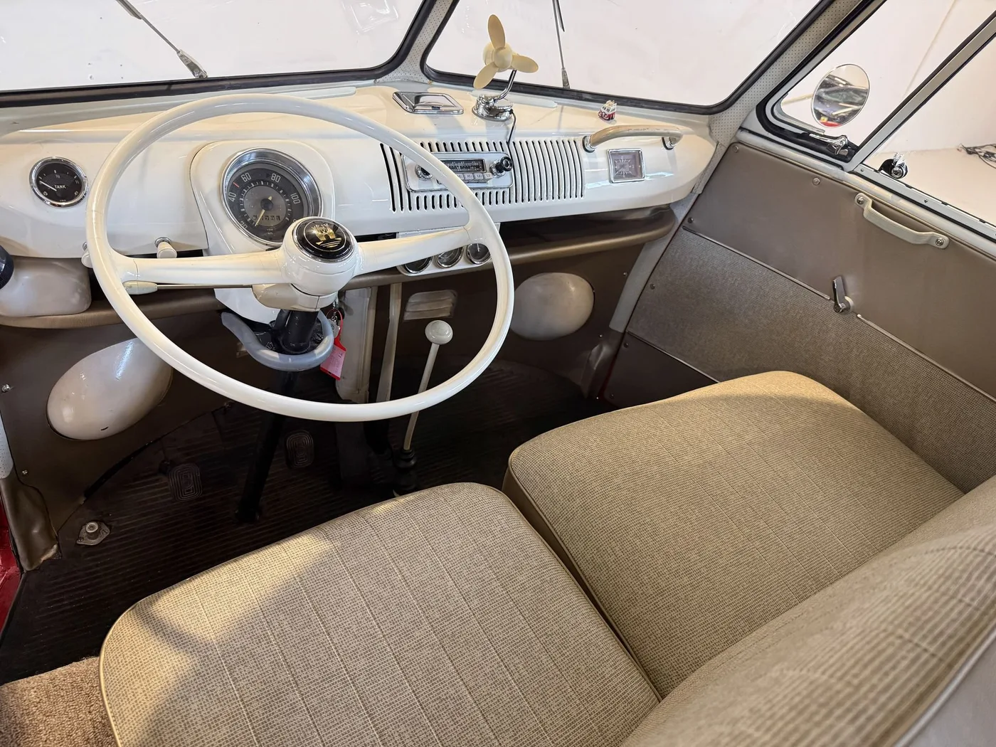 1966 Volkswagen T1 Samba De Luxe proposée par un concessionnaire spécialisé à Lucca, Italie, photo 25 sur 25