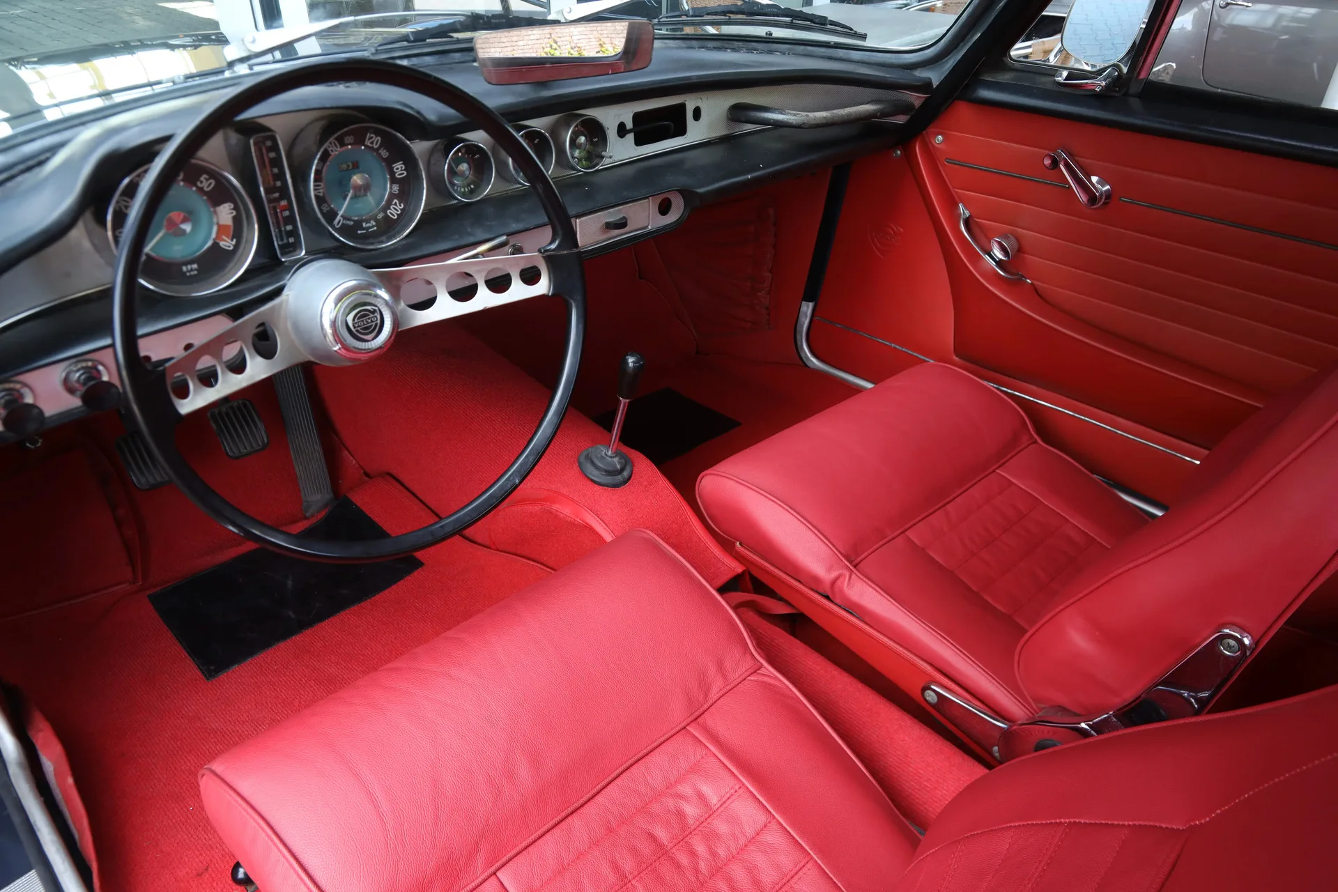1966 Volvo P1800S, 3/30