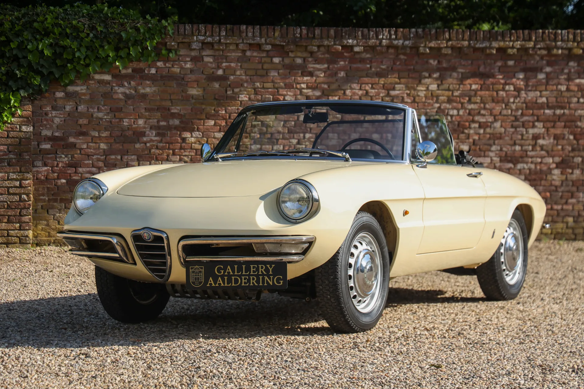 1967 Alfa Romeo Spider 1600 Duetto offered by a specialist dealer in Brummen, Netherlands, main photo