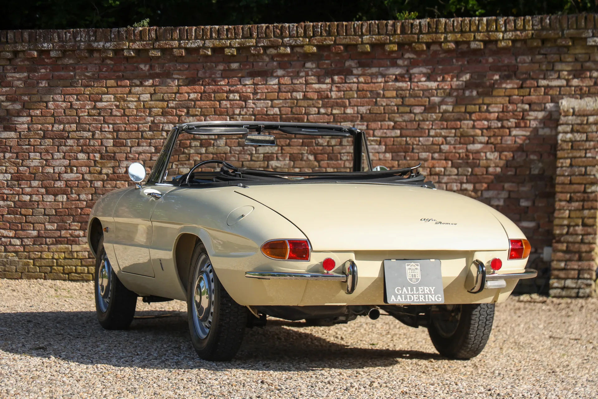 1967 Alfa Romeo Spider 1600 Duetto, 2/30