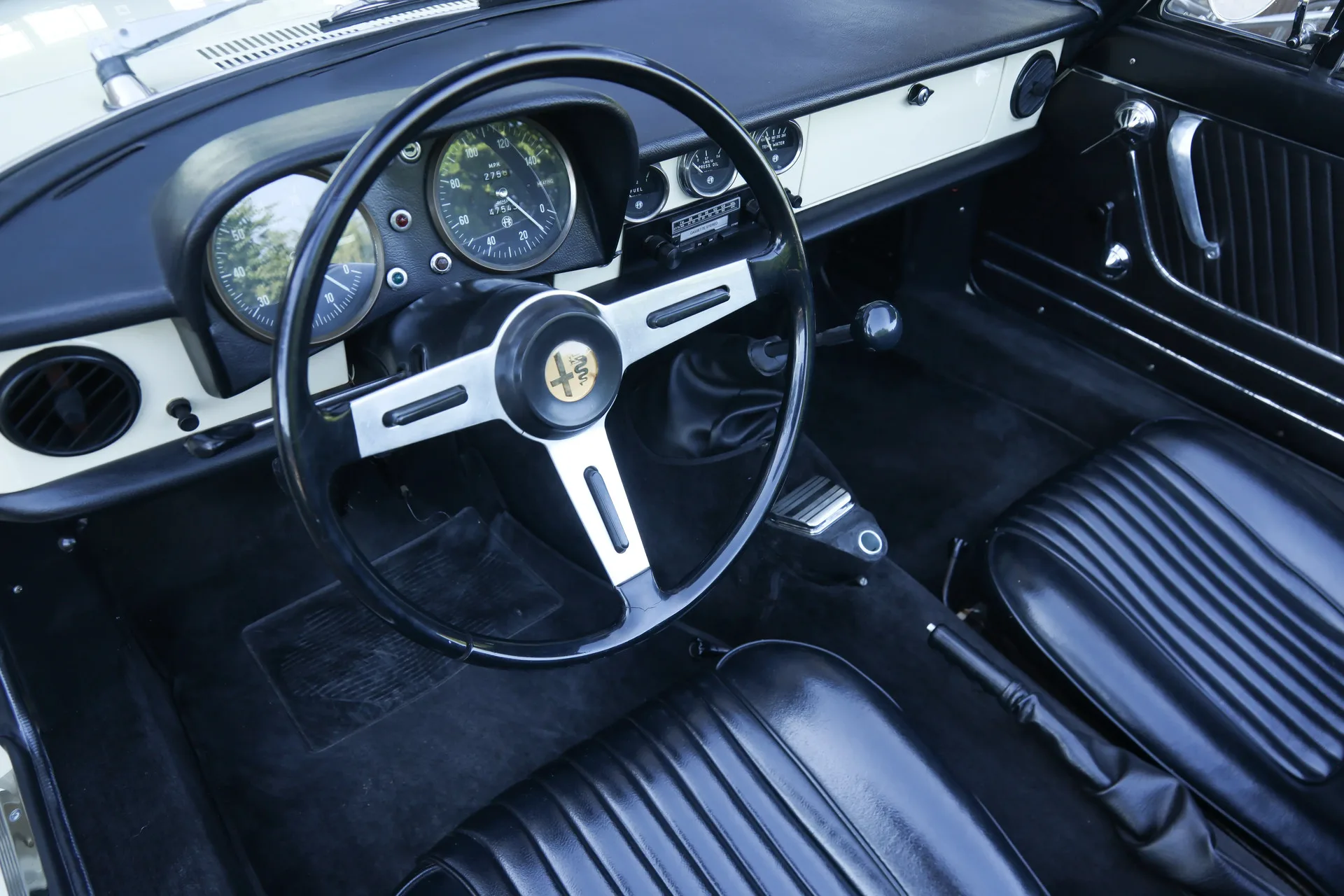 1967 Alfa Romeo Spider 1600 Duetto, 3/30
