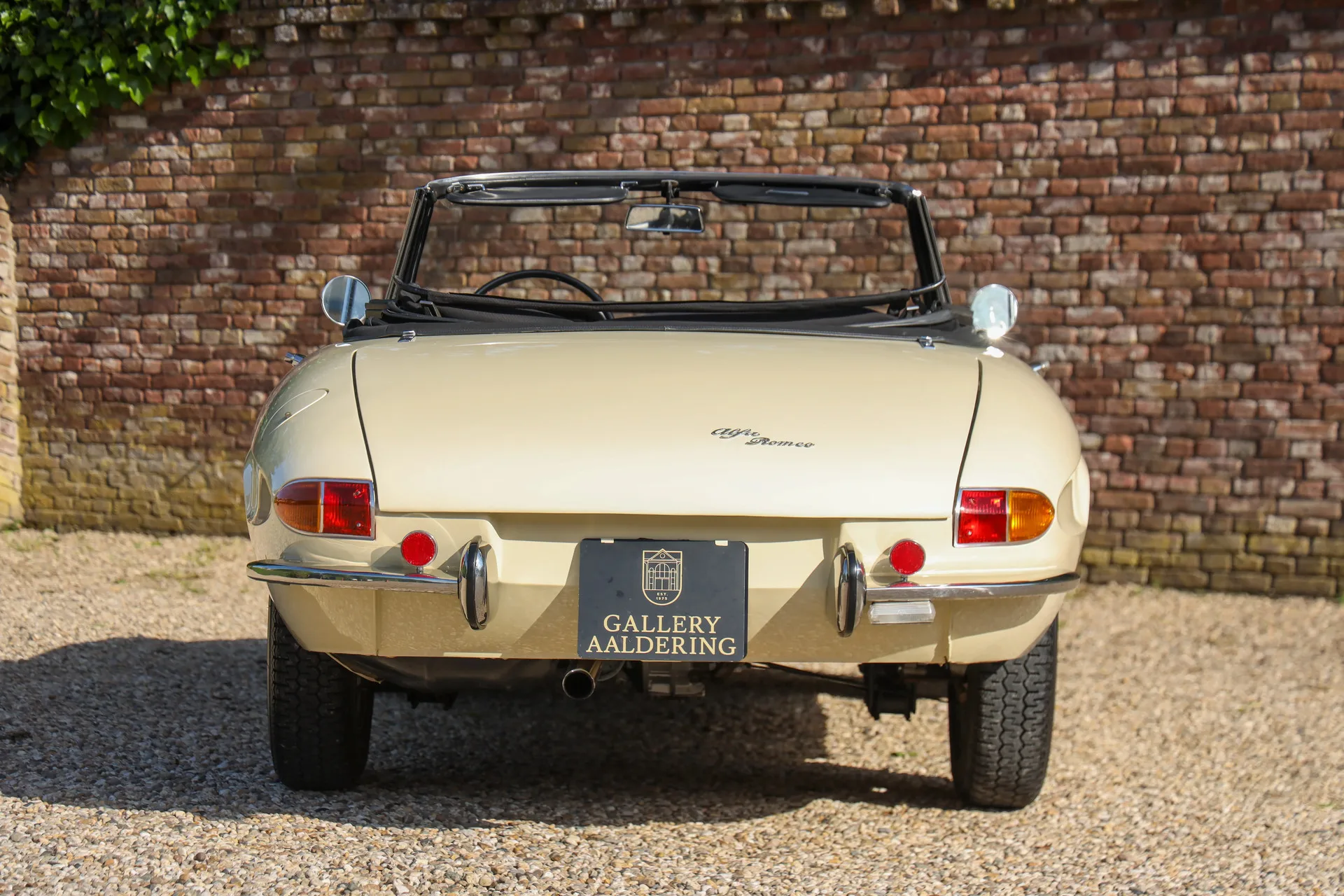 1967 Alfa Romeo Spider 1600 Duetto, 6/30