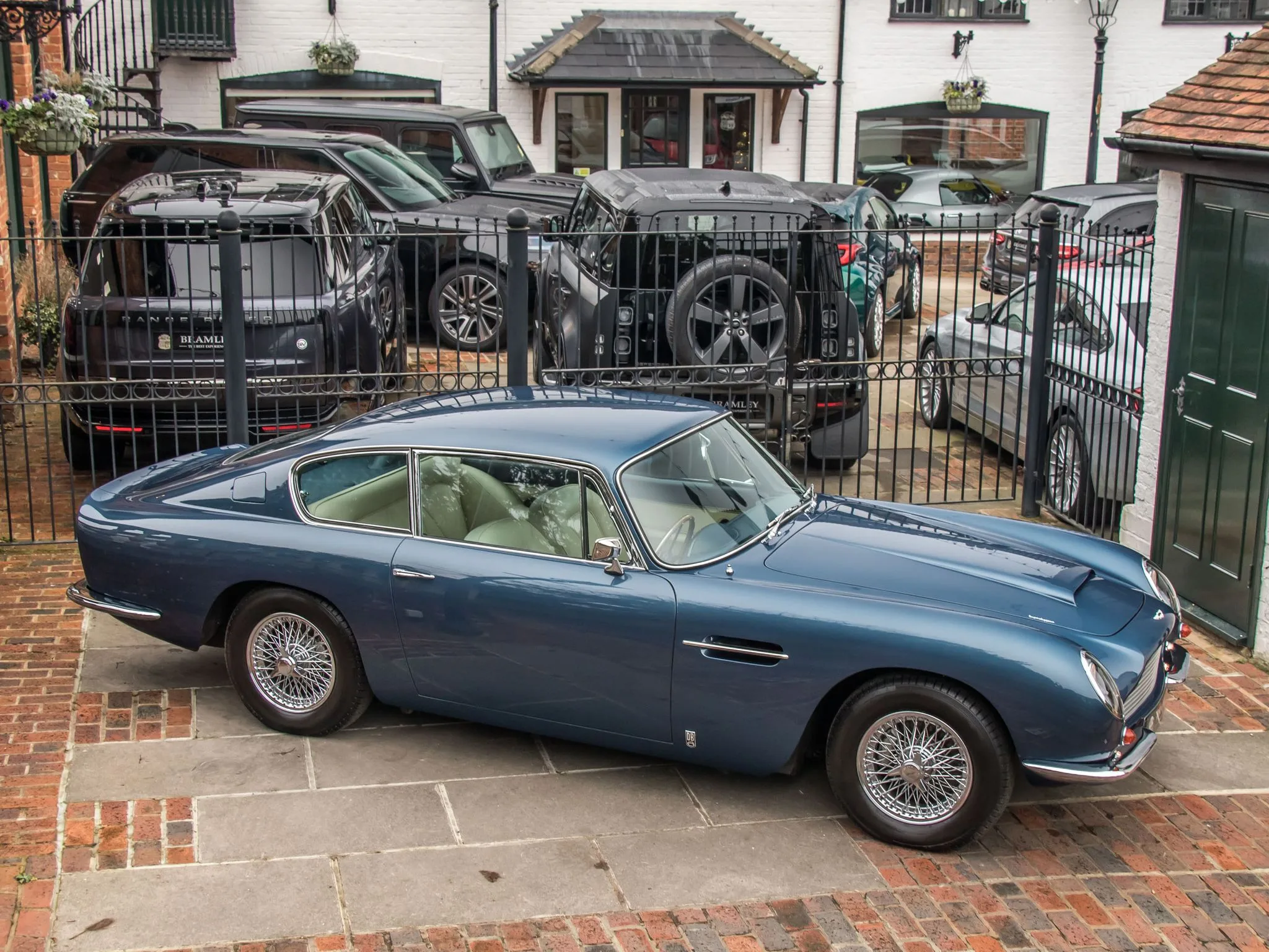 1967 Aston Martin DB6 Mk1, 11/24