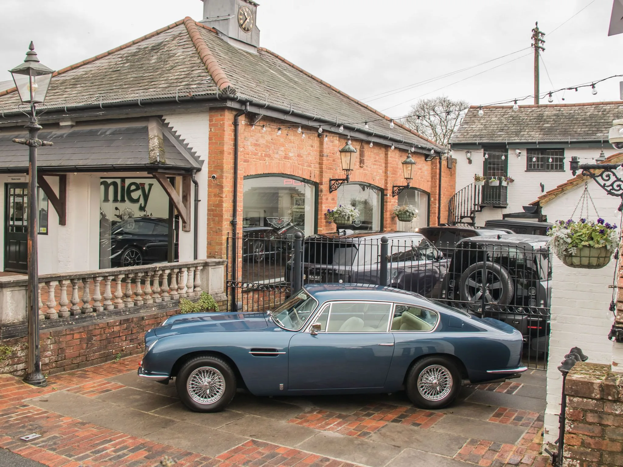 1967 Aston Martin DB6 Mk1, 12/24