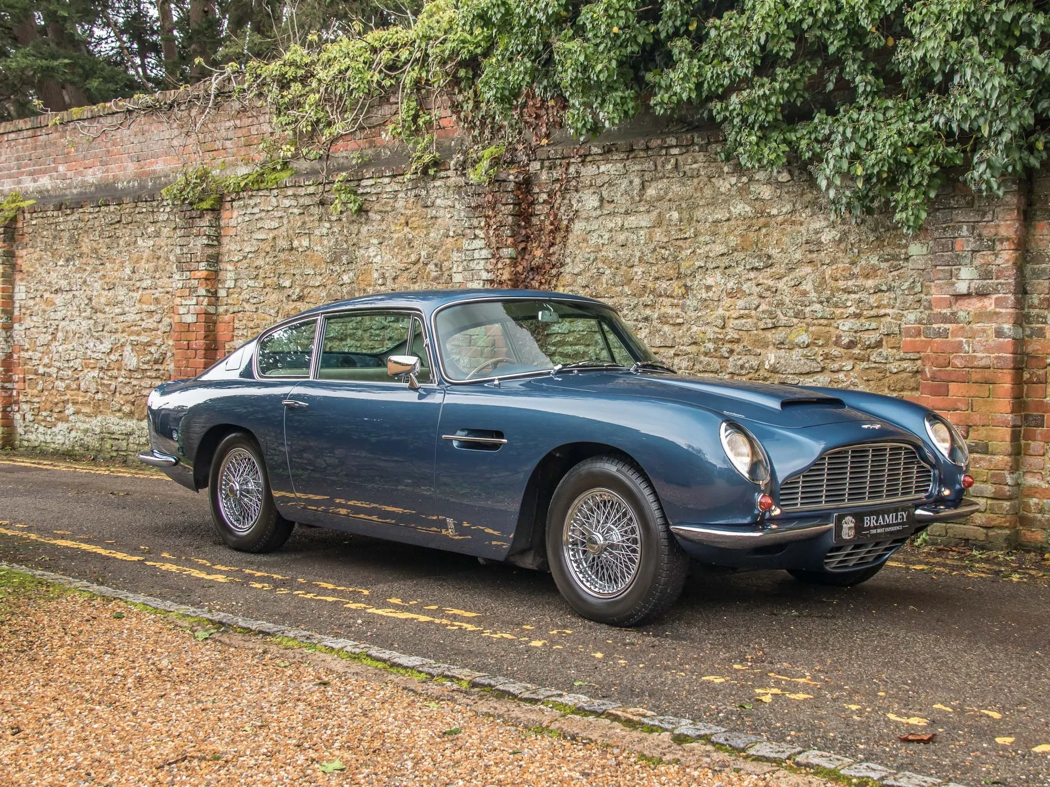 1967 Aston Martin DB6 Mk1, 13/24