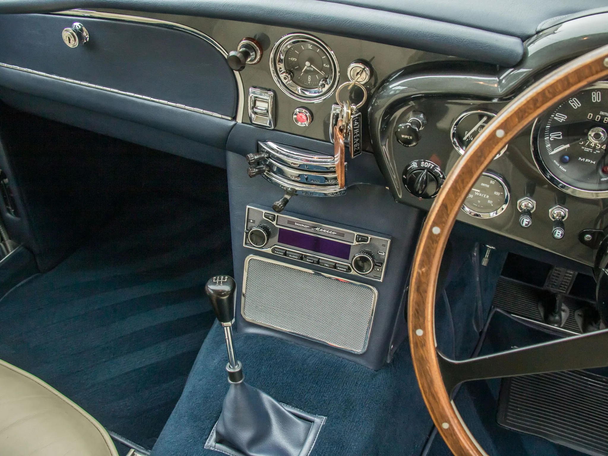 1967 Aston Martin DB6 Mk1, 22/24