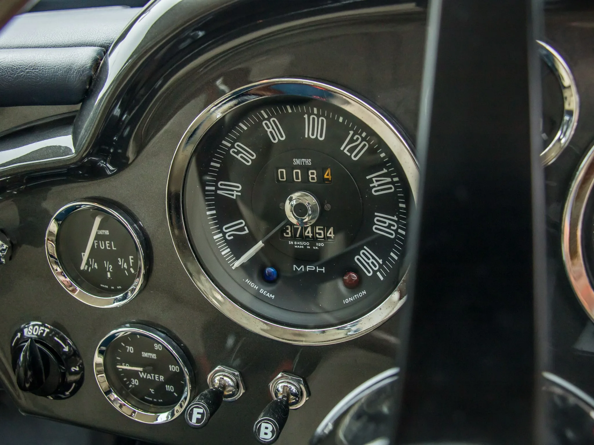 1967 Aston Martin DB6 Mk1, 24/24