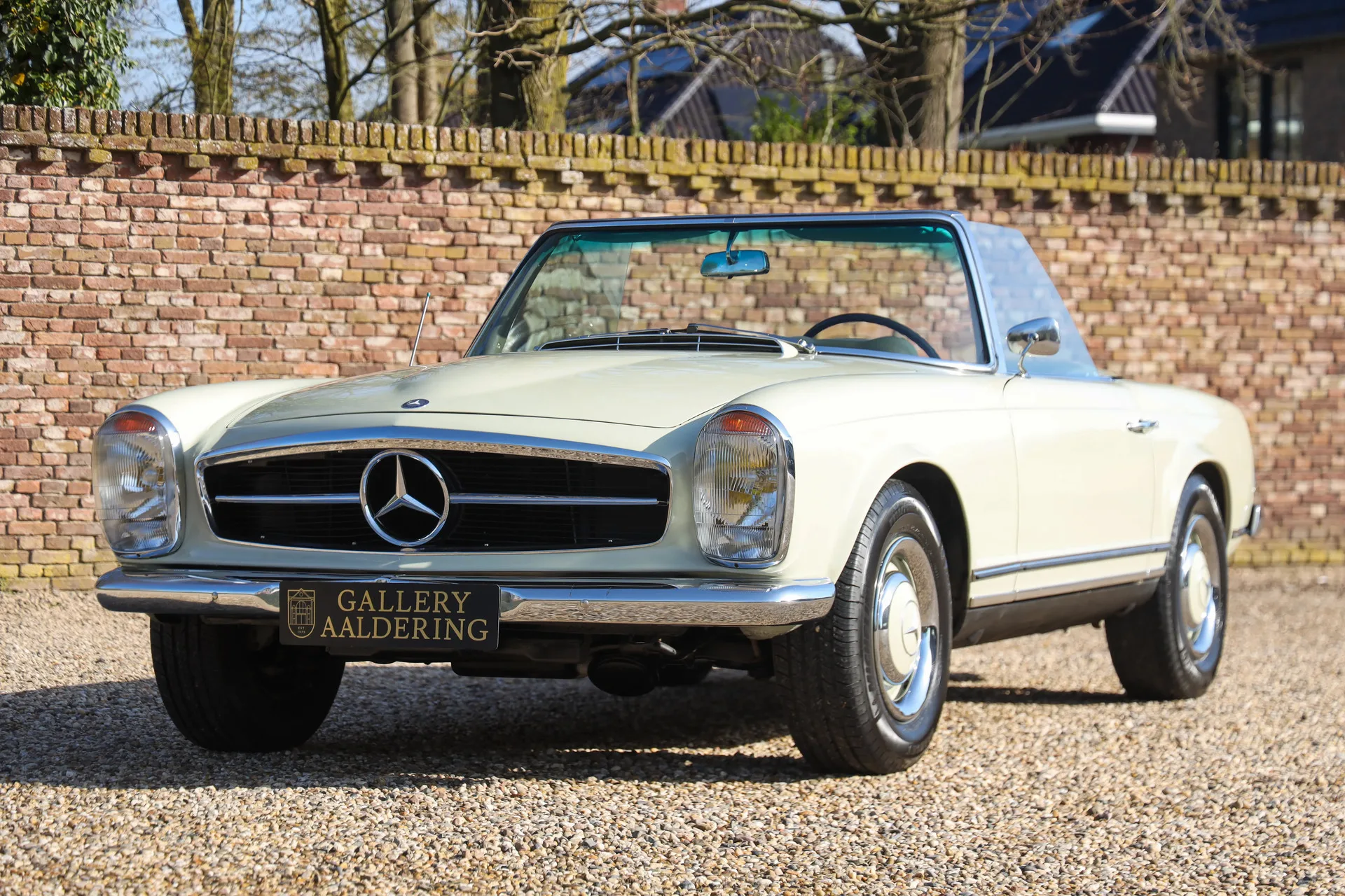 1967 Mercedes-Benz 230 SL offered by a specialist dealer in Brummen, Netherlands, main photo