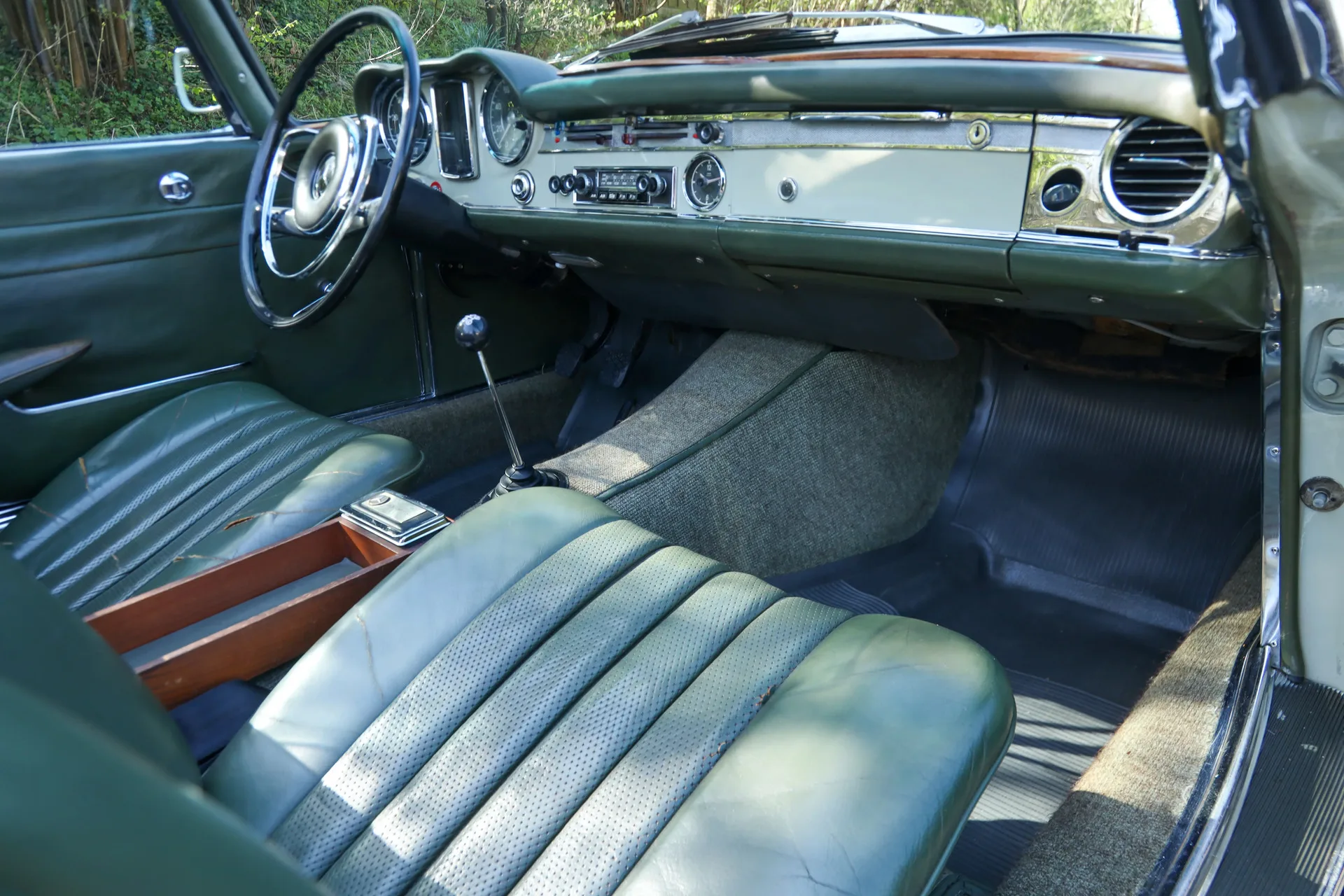 1967 Mercedes-Benz 230 SL, 3/30