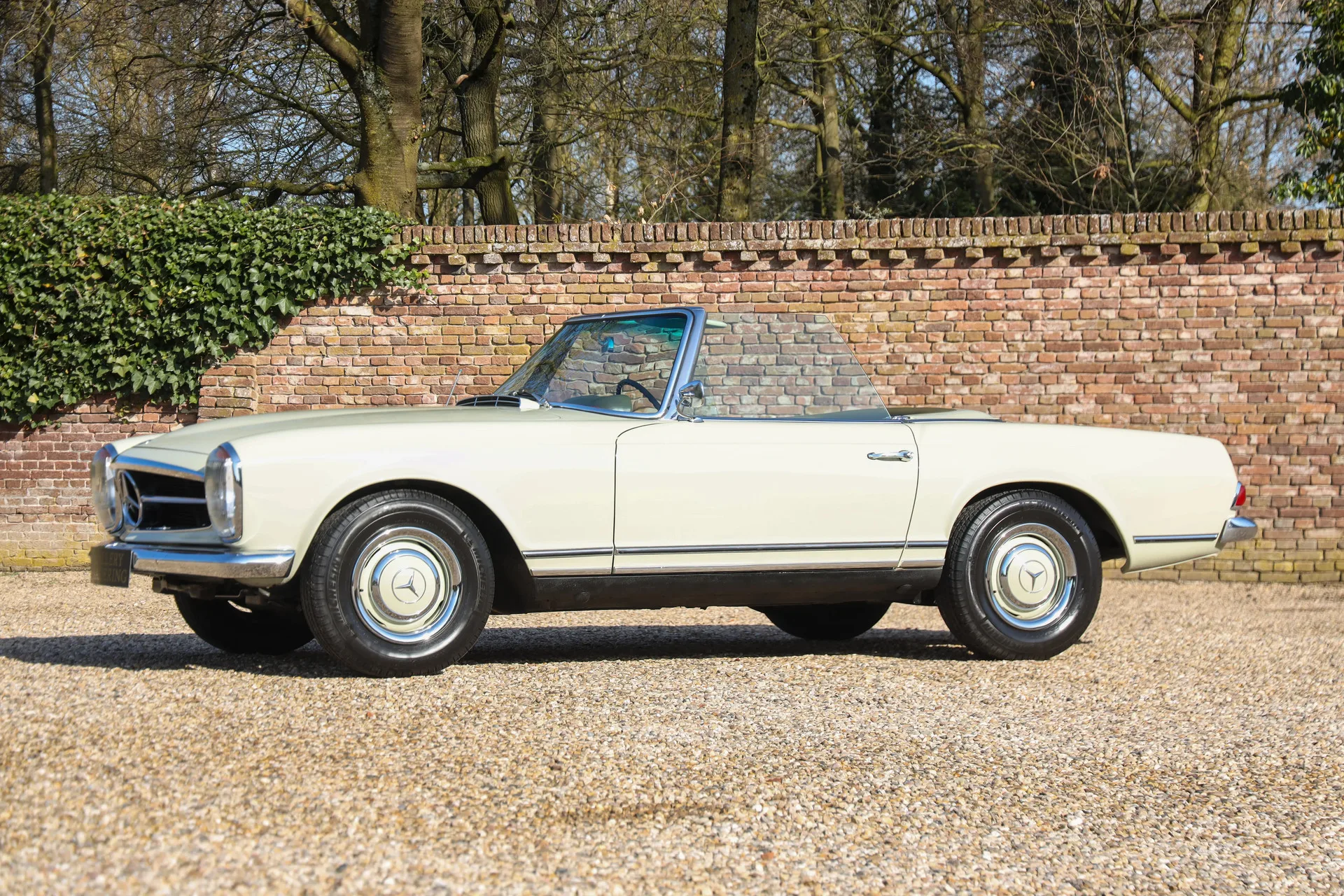 1967 Mercedes-Benz 230 SL, 14/30