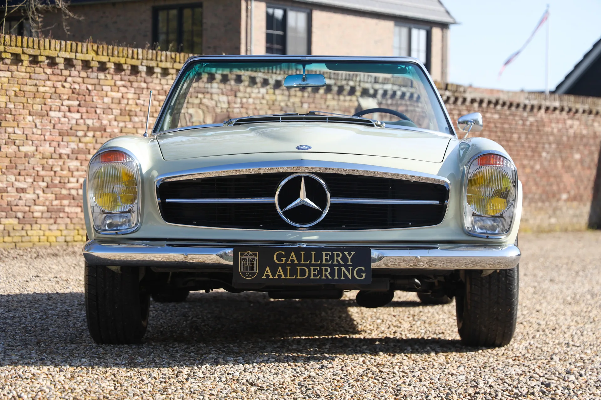 1967 Mercedes-Benz 230 SL, 17/30