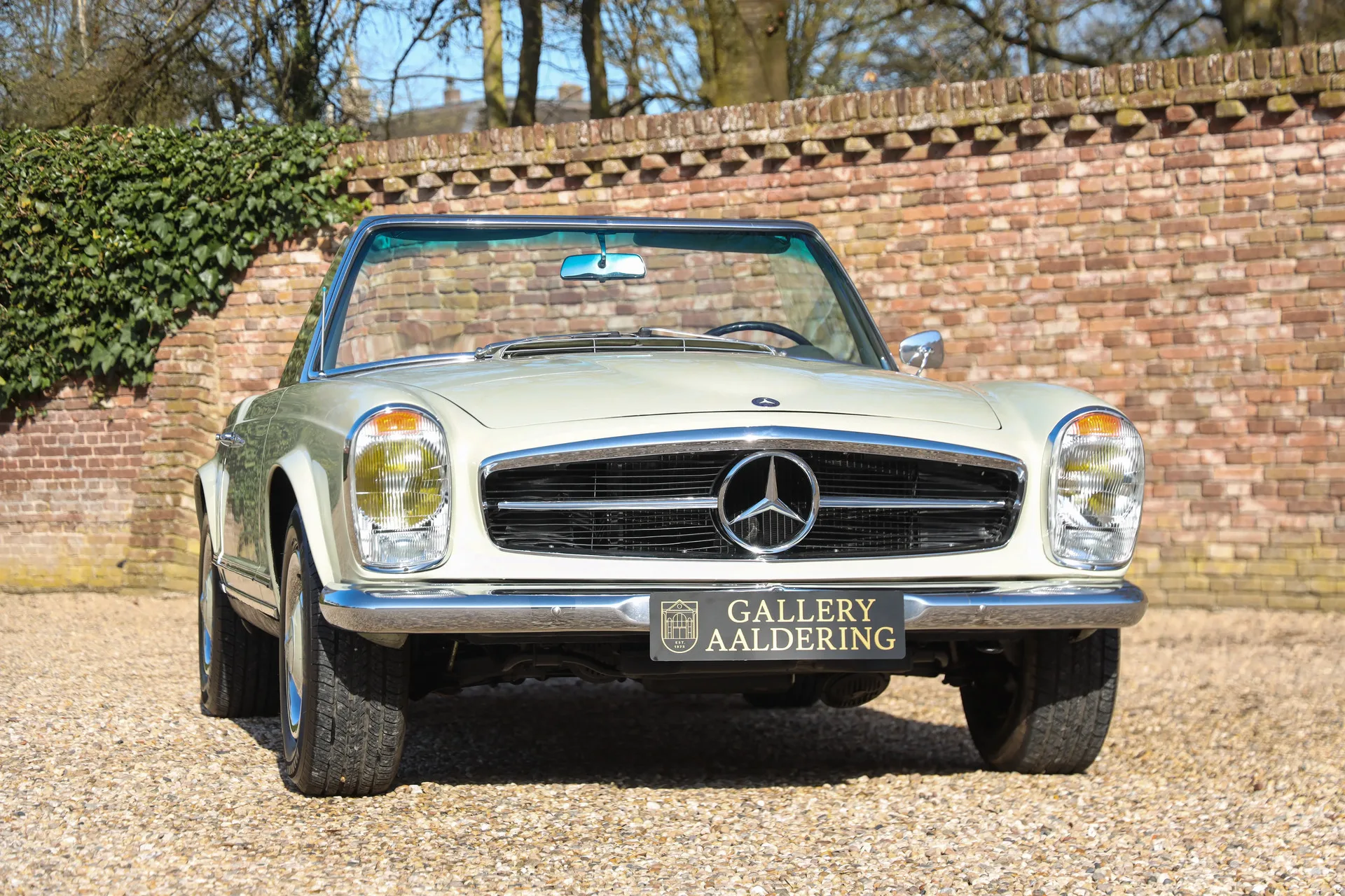 1967 Mercedes-Benz 230 SL, 20/30