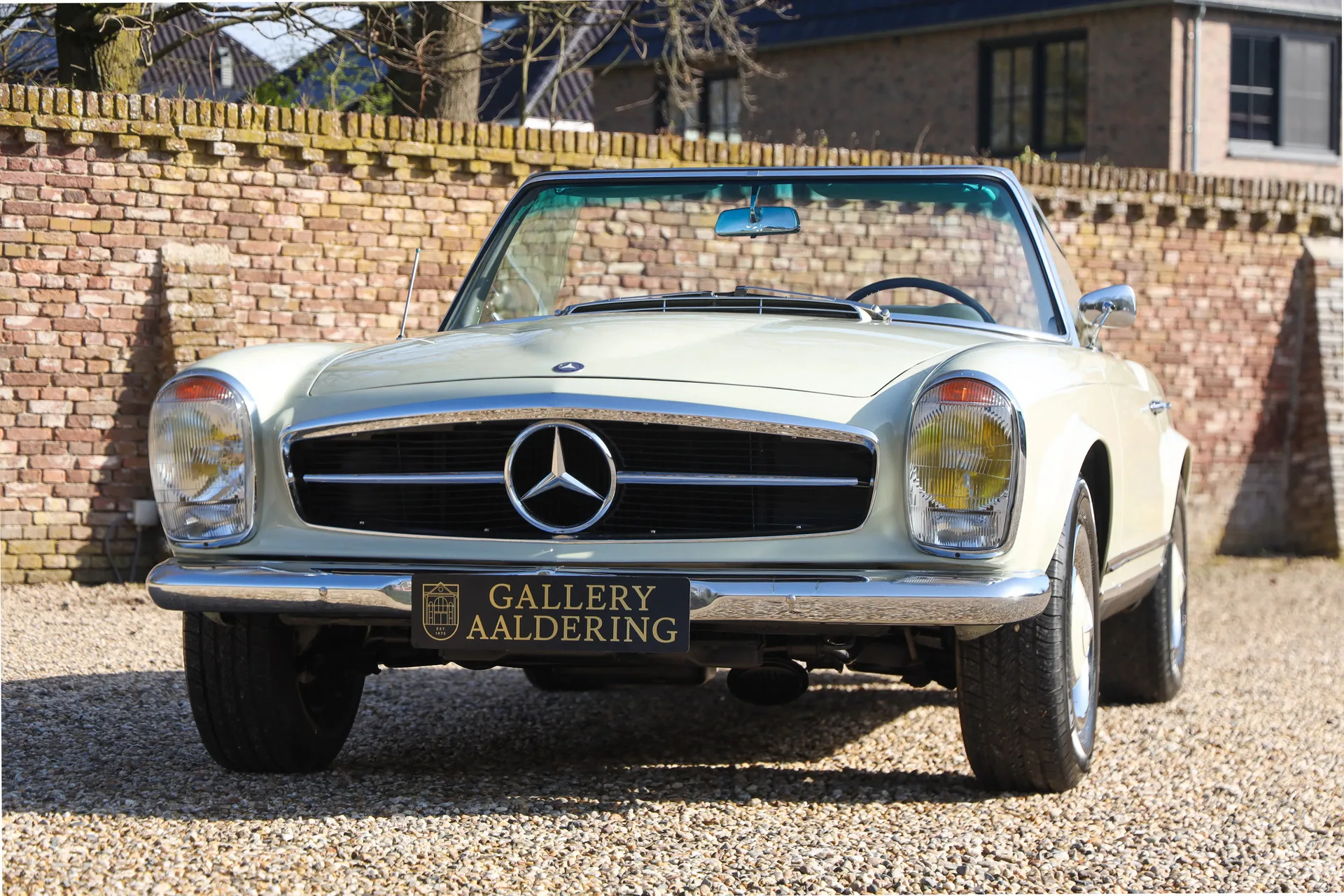 1967 Mercedes-Benz 230 SL, 23/30