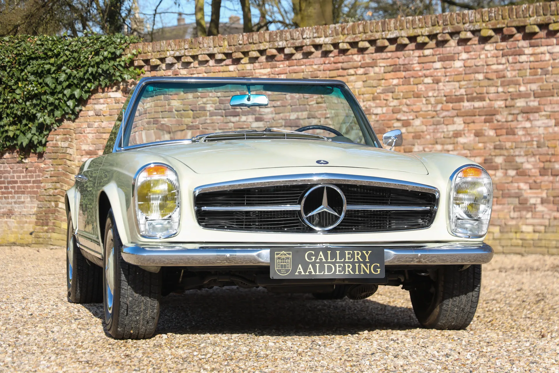 1967 Mercedes-Benz 230 SL, 25/30