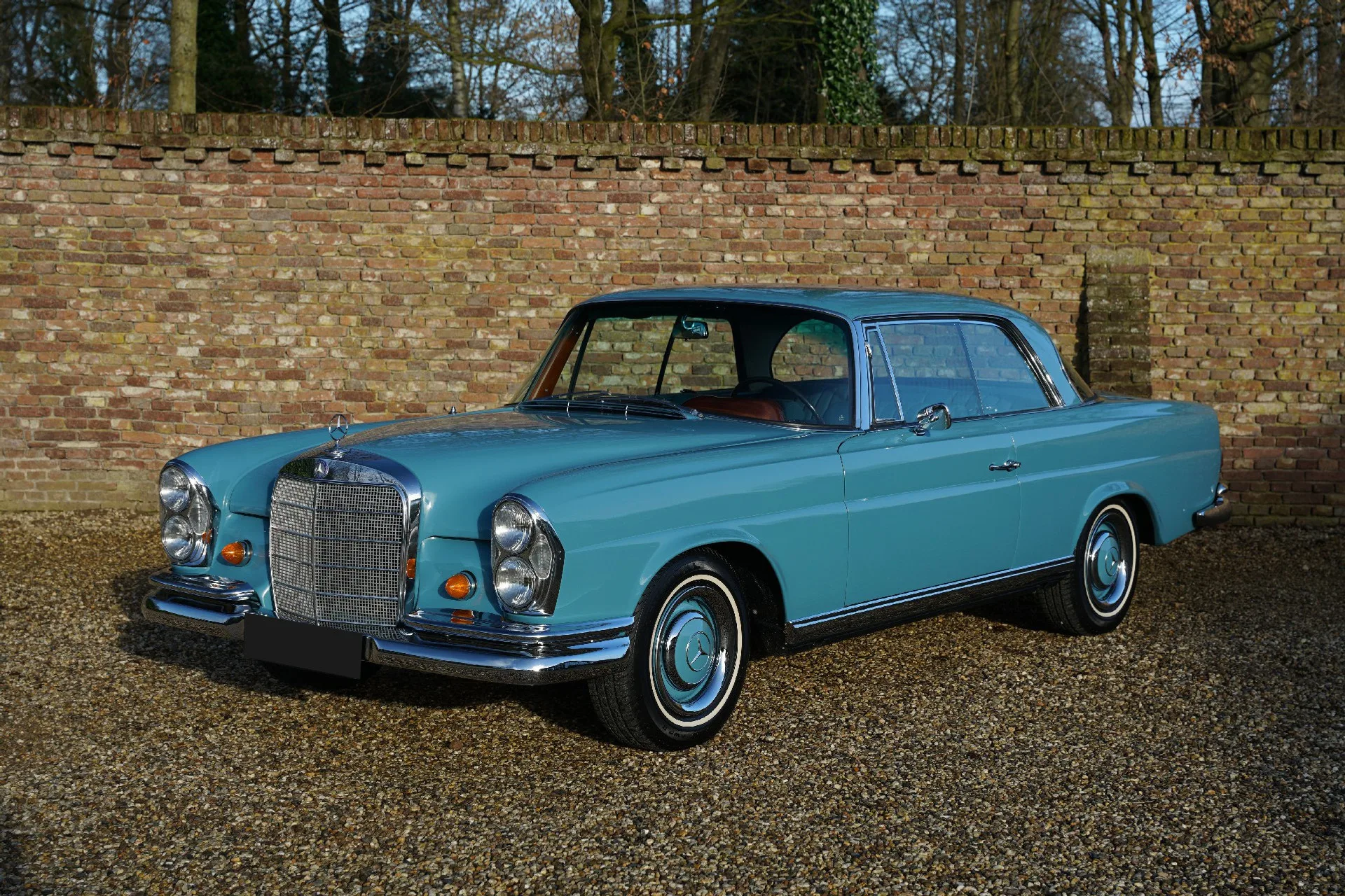 1967 Mercedes-Benz 250 SE Coupé offered by a specialist dealer in Brummen, Netherlands, main photo