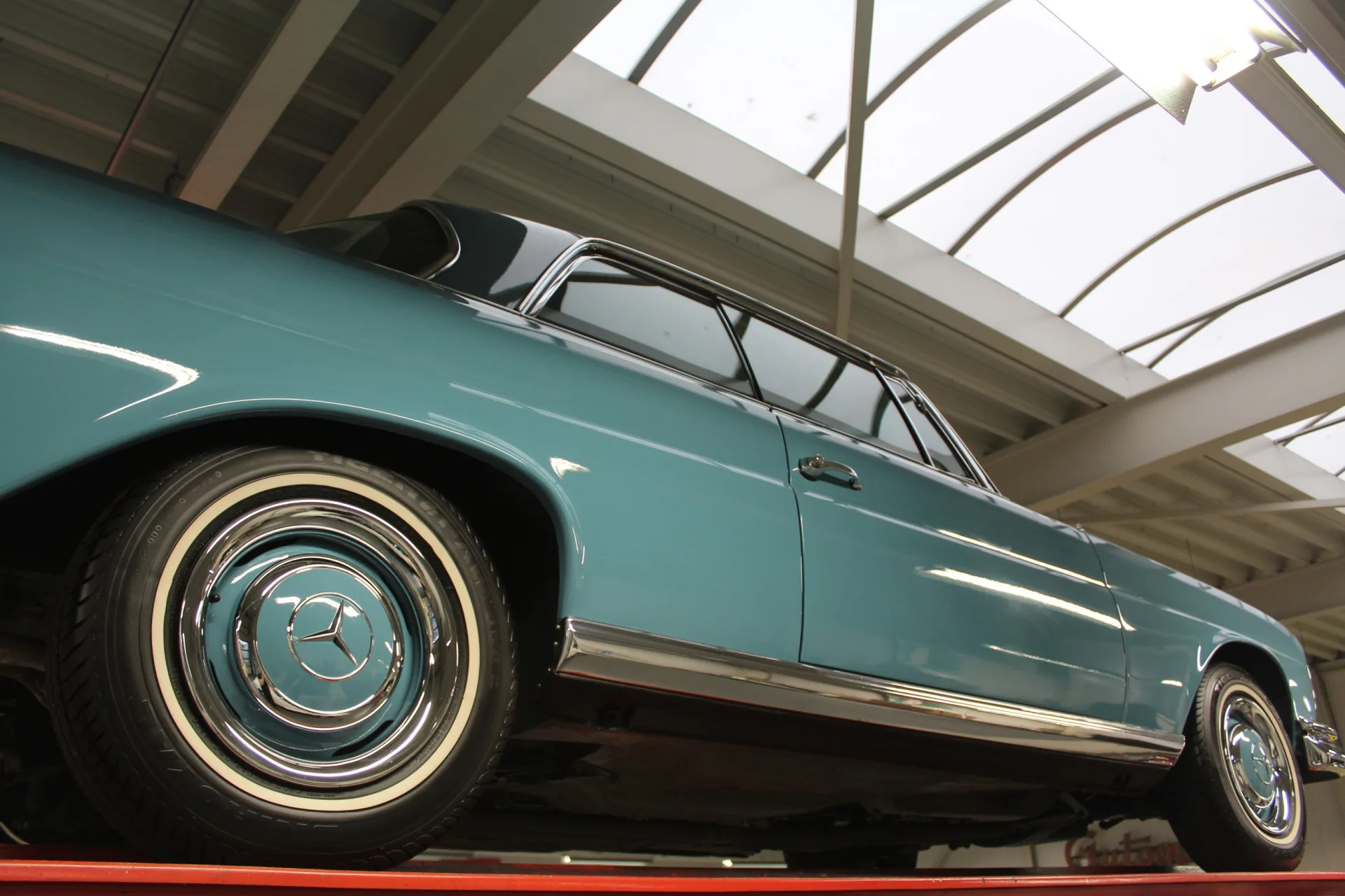 1967 Mercedes-Benz 250 SE Coupé, 9/30