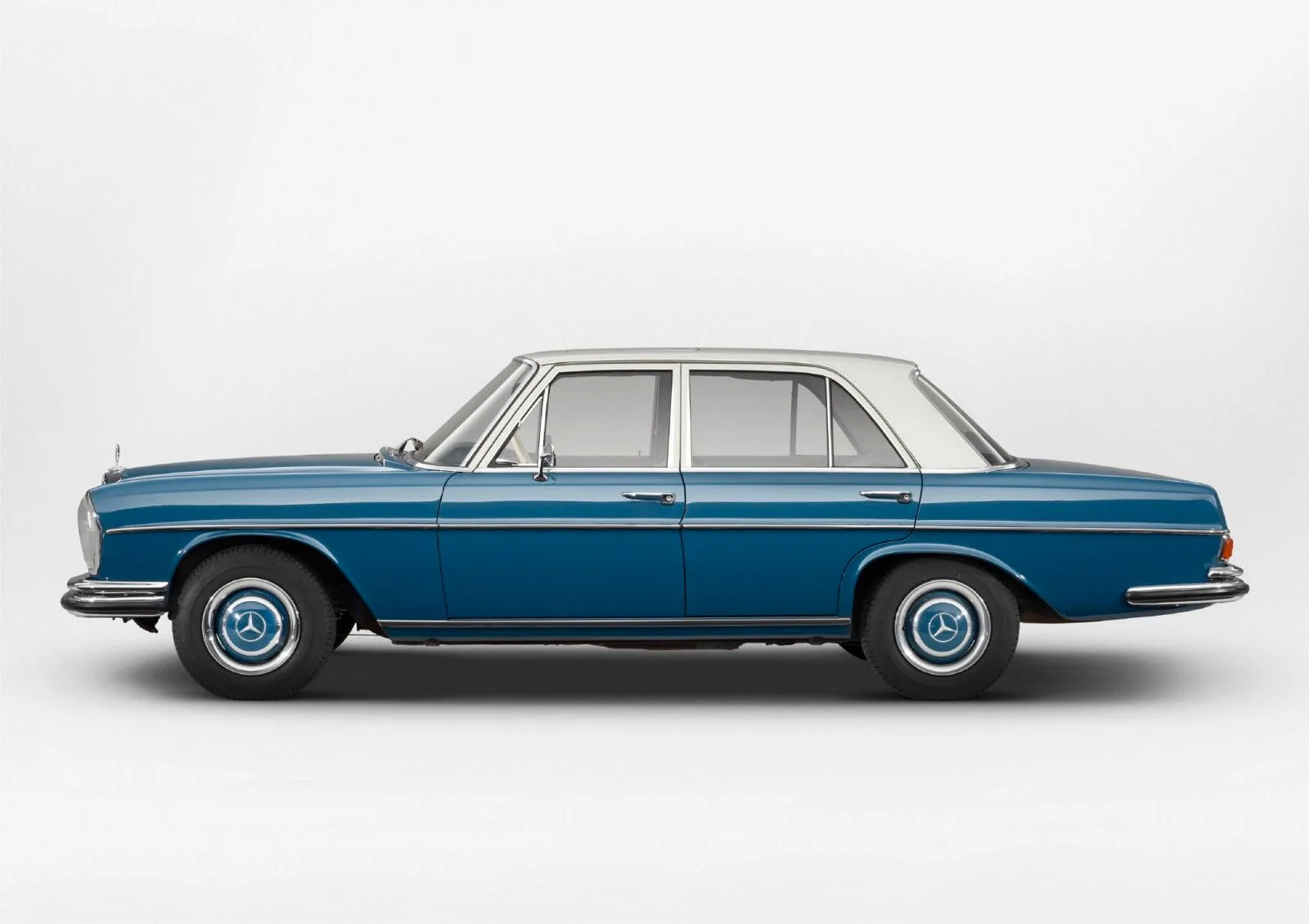 1967 Mercedes-Benz 250 SE, 3/7