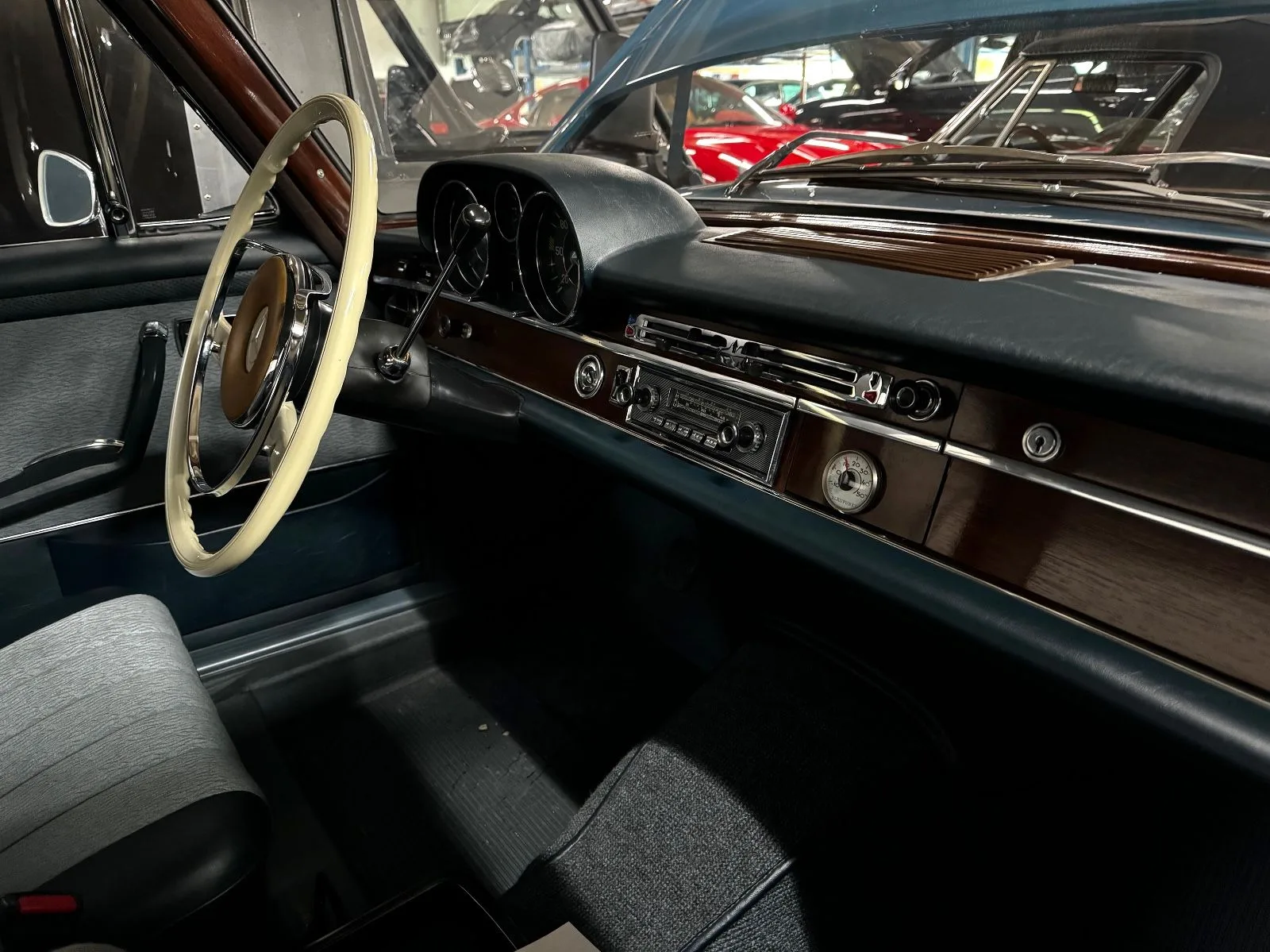 1967 Mercedes-Benz 250 SE, 5/7