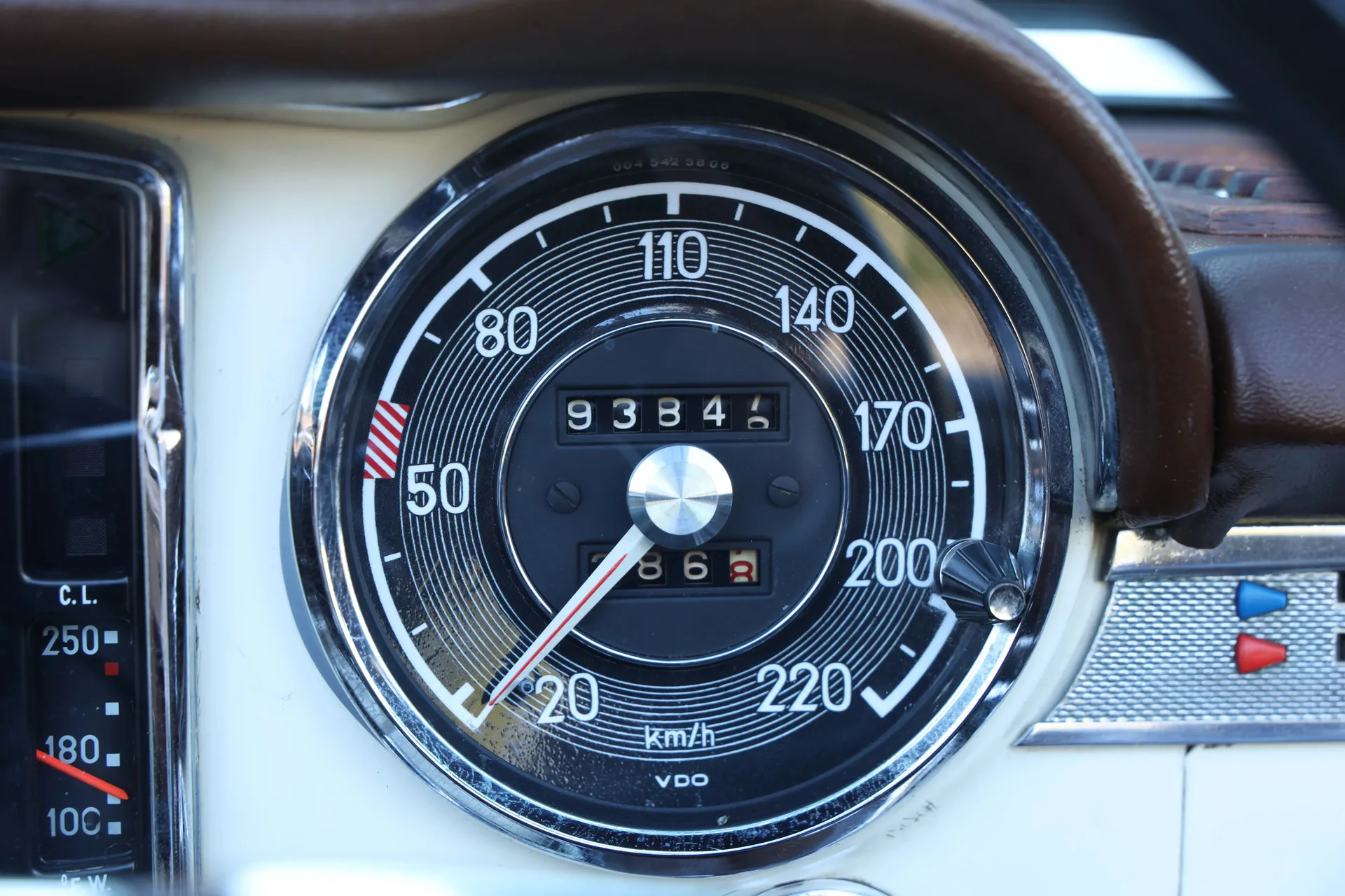 1967 Mercedes-Benz 250 SL, 15/30