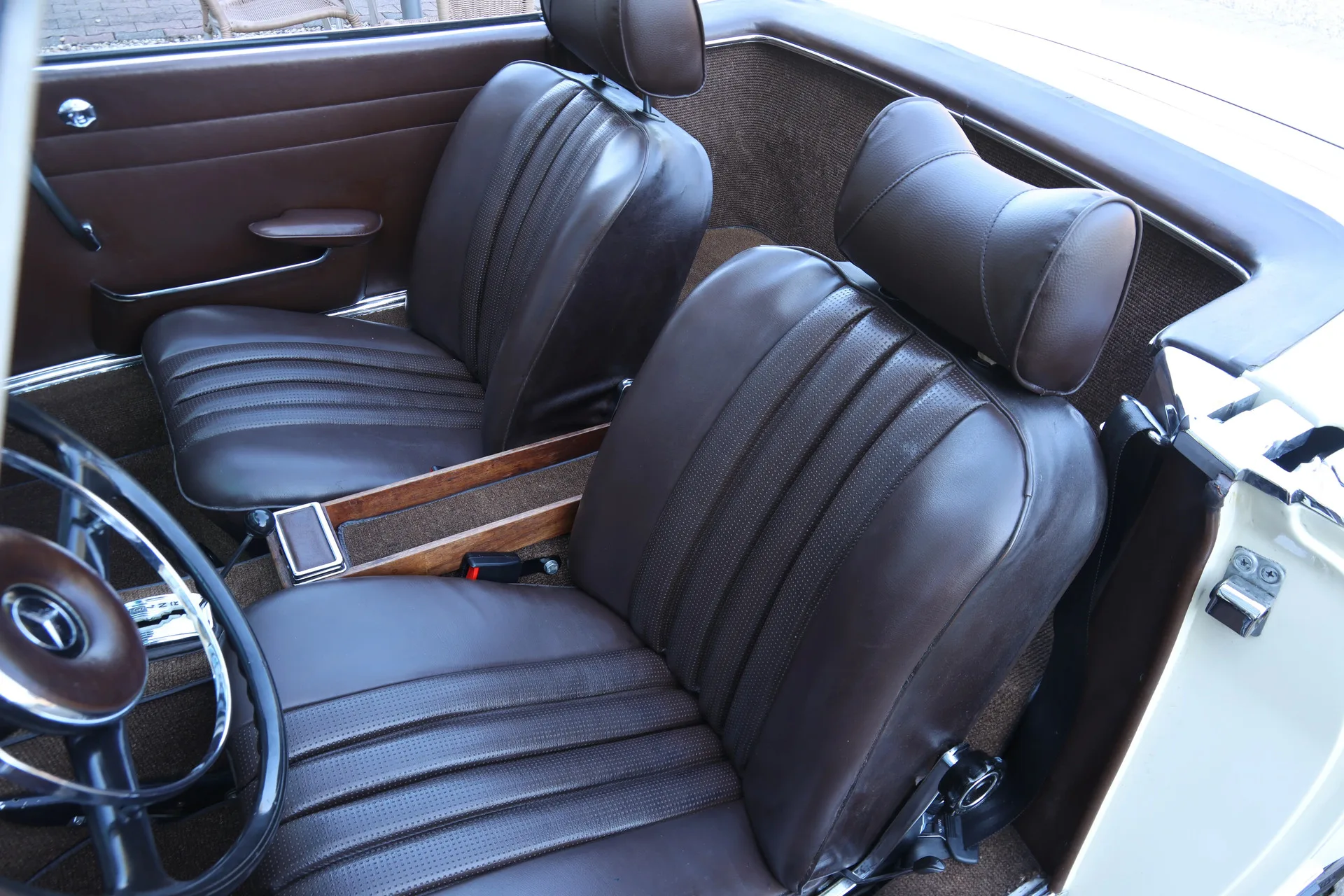 1967 Mercedes-Benz 250 SL, 23/30