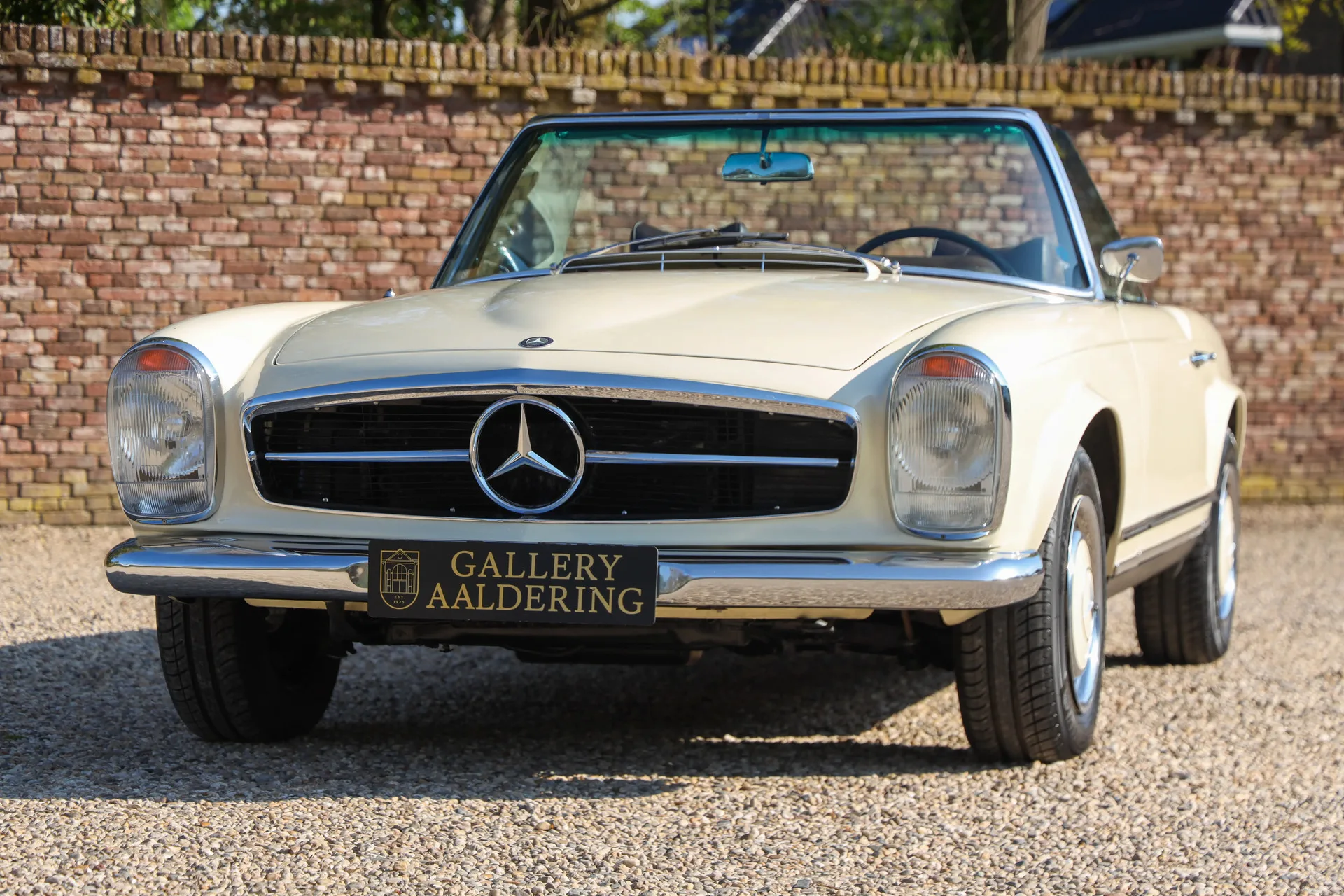 1967 Mercedes-Benz 250 SL, 26/30