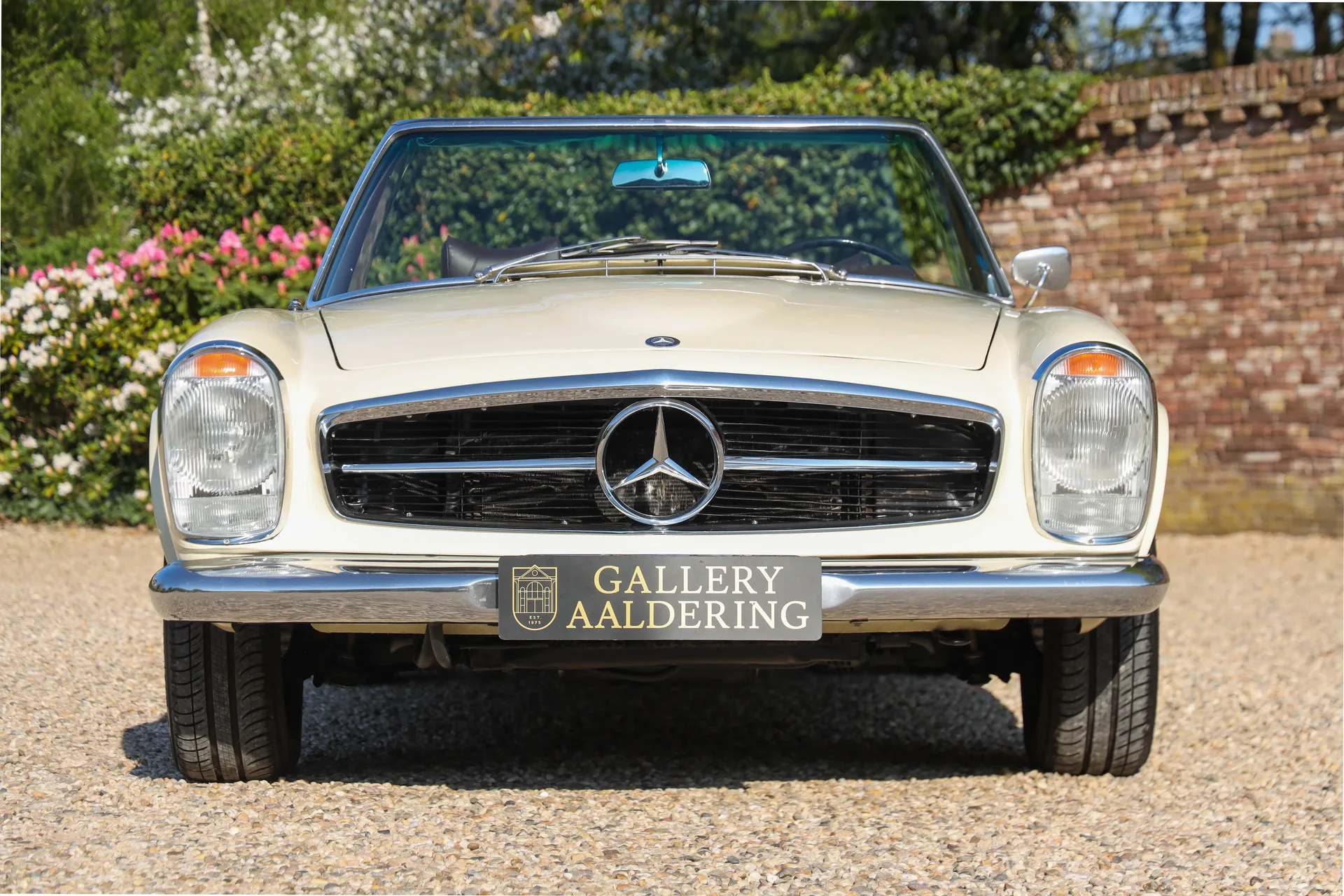 1967 Mercedes-Benz 250 SL, 28/30