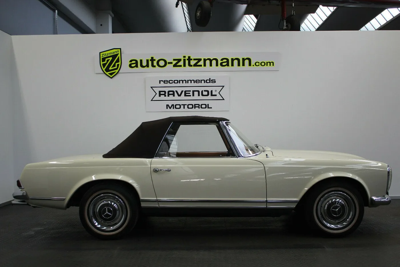 1967 Mercedes-Benz 250 SL Pagoda proposée par un concessionnaire spécialisé à Nuremberg, Allemagne, photo 2 sur 15