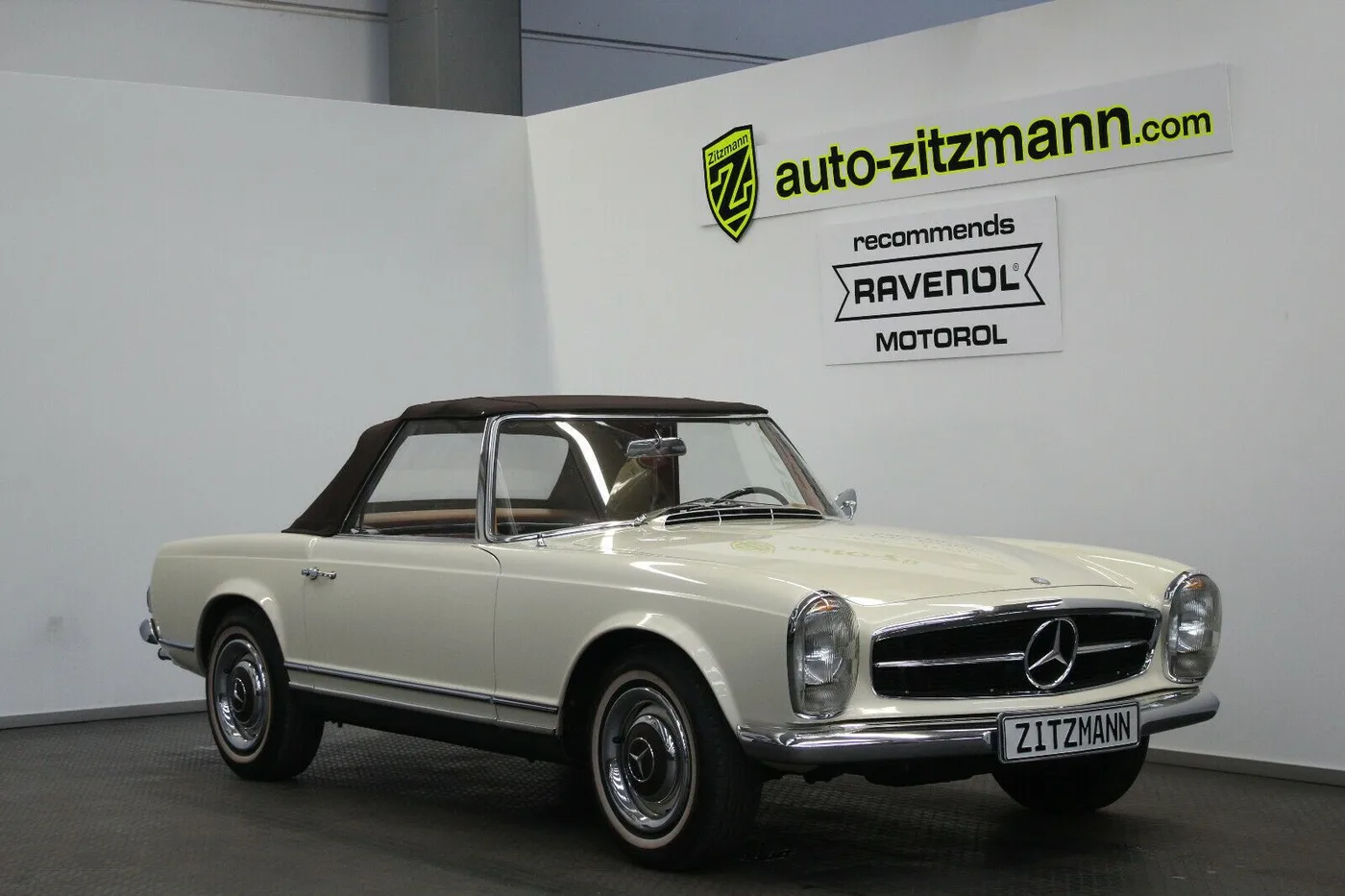 1967 Mercedes-Benz 250 SL Pagoda proposée par un concessionnaire spécialisé à Nuremberg, Allemagne, photo 3 sur 15