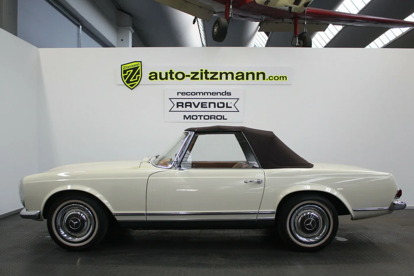 1967 Mercedes-Benz 250 SL Pagoda proposée par un concessionnaire spécialisé à Nuremberg, Allemagne, photo 8 sur 15