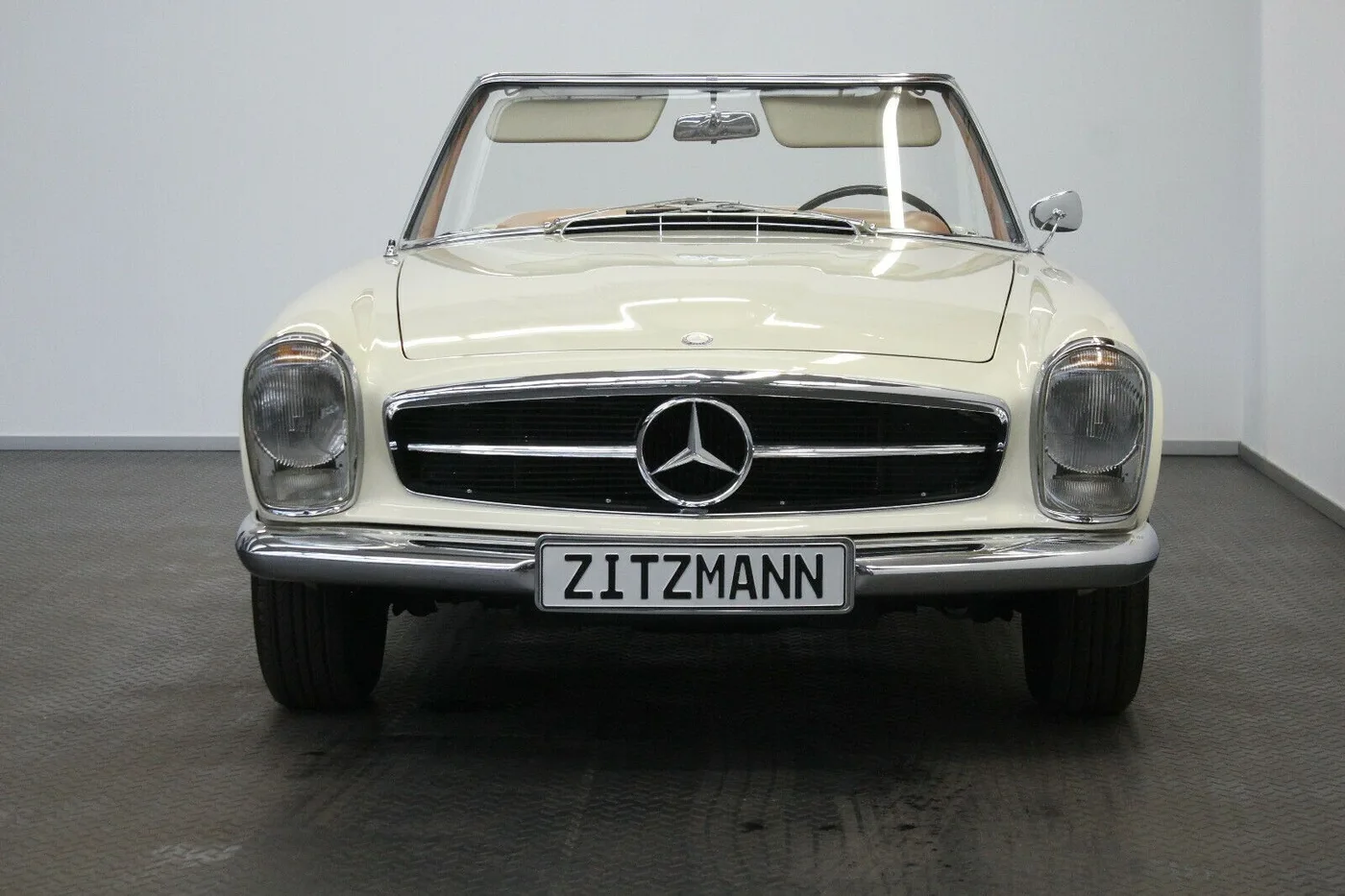 1967 Mercedes-Benz 250 SL Pagoda proposée par un concessionnaire spécialisé à Nuremberg, Allemagne, photo 11 sur 15