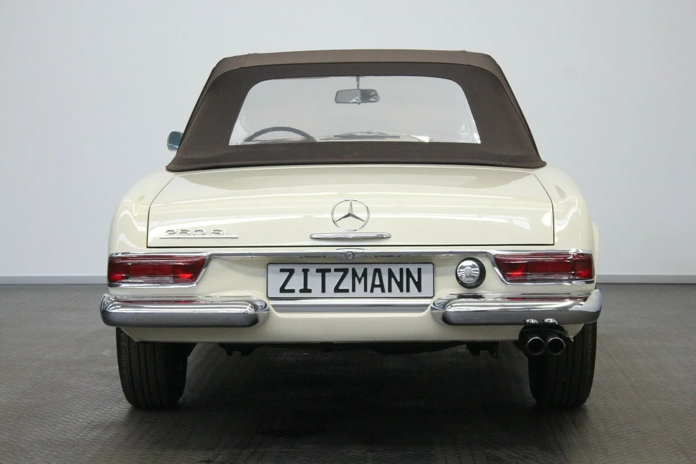 1967 Mercedes-Benz 250 SL Pagoda proposée par un concessionnaire spécialisé à Nuremberg, Allemagne, photo 13 sur 15
