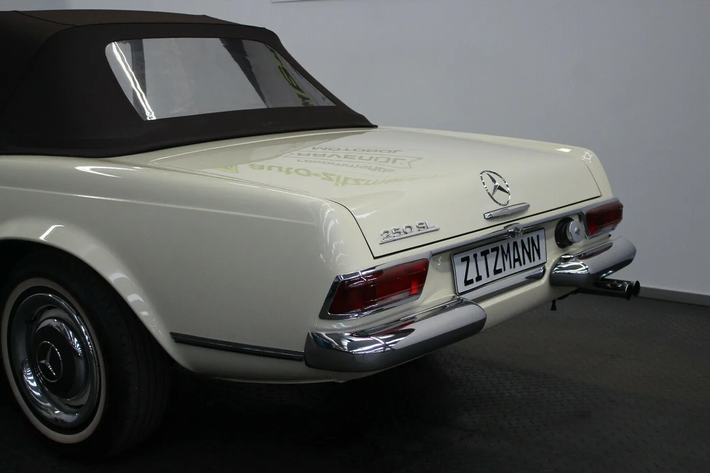 1967 Mercedes-Benz 250 SL Pagoda proposée par un concessionnaire spécialisé à Nuremberg, Allemagne, photo 14 sur 15