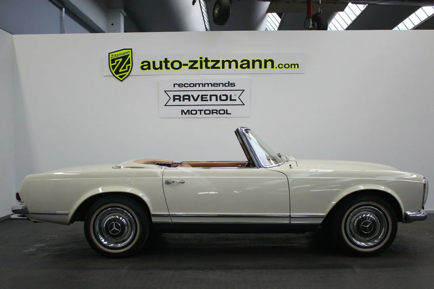1967 Mercedes-Benz 250 SL Pagoda proposée par un concessionnaire spécialisé à Nuremberg, Allemagne, photo 15 sur 15