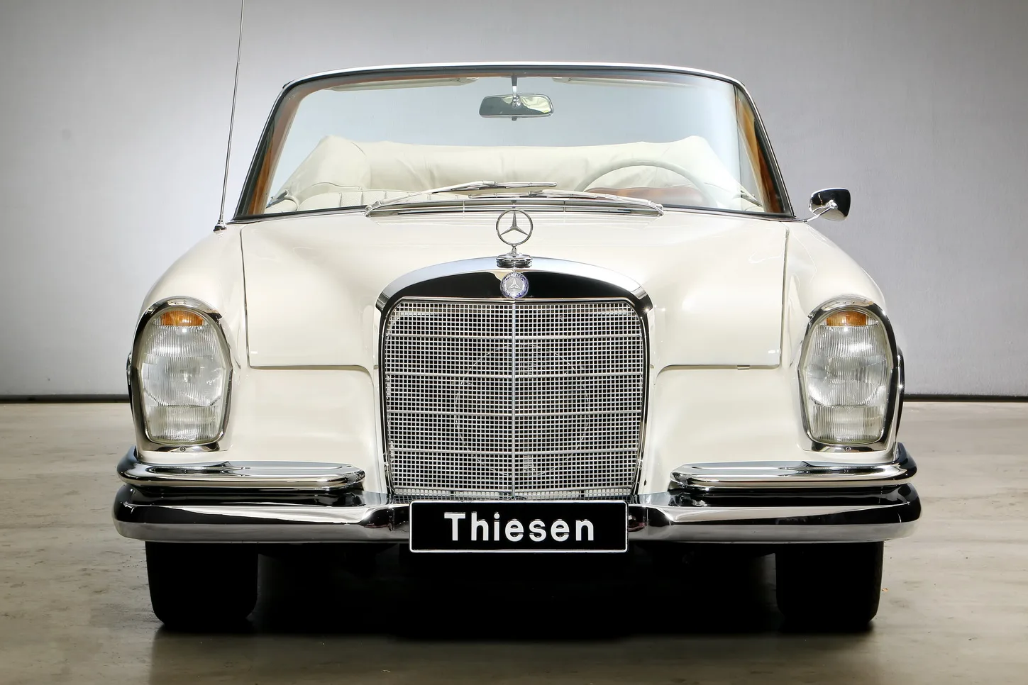 1967 Mercedes-Benz 300 SE Cabriolet 6.3, 3/26