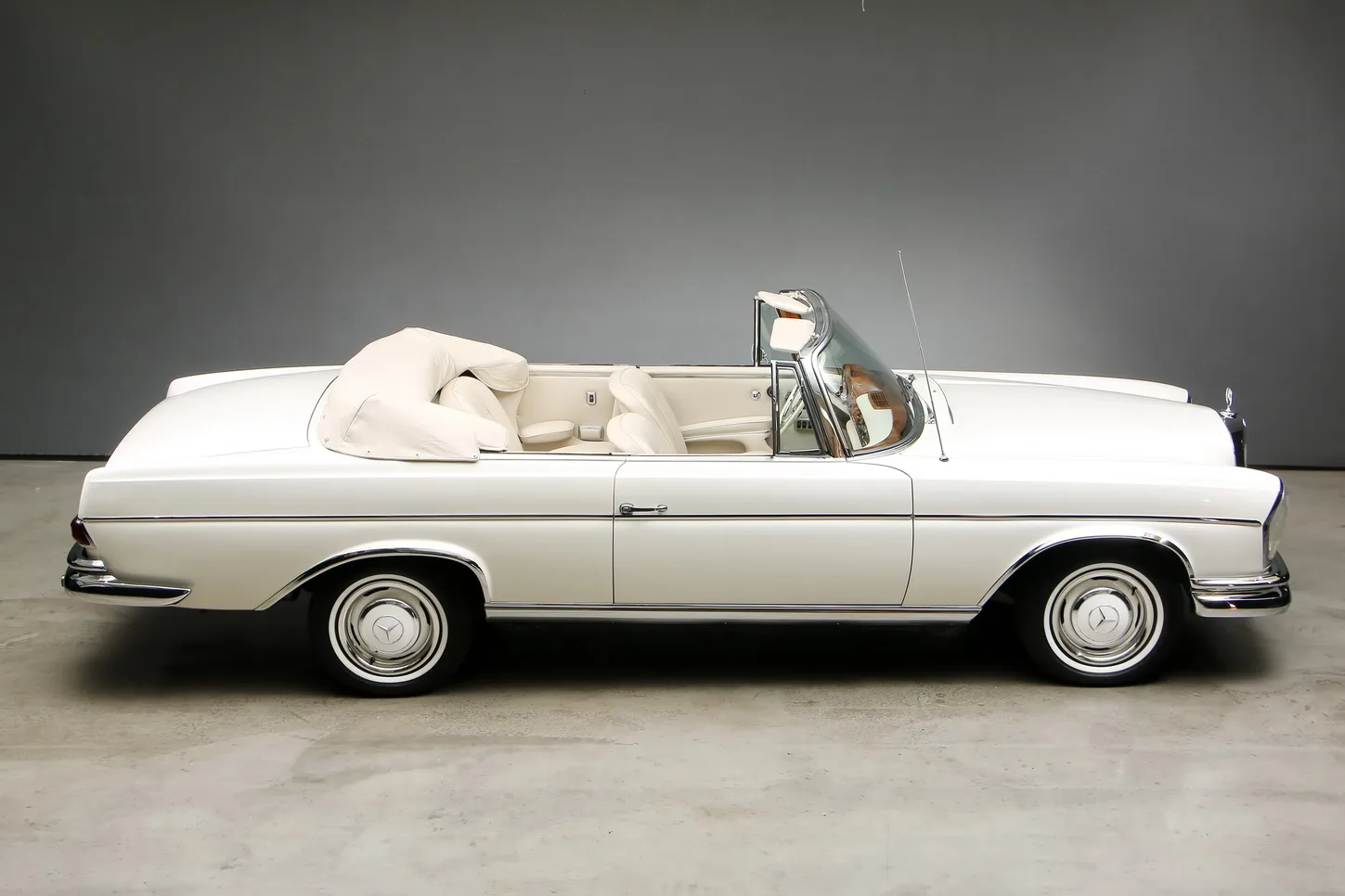1967 Mercedes-Benz 300 SE Cabriolet 6.3, 4/26