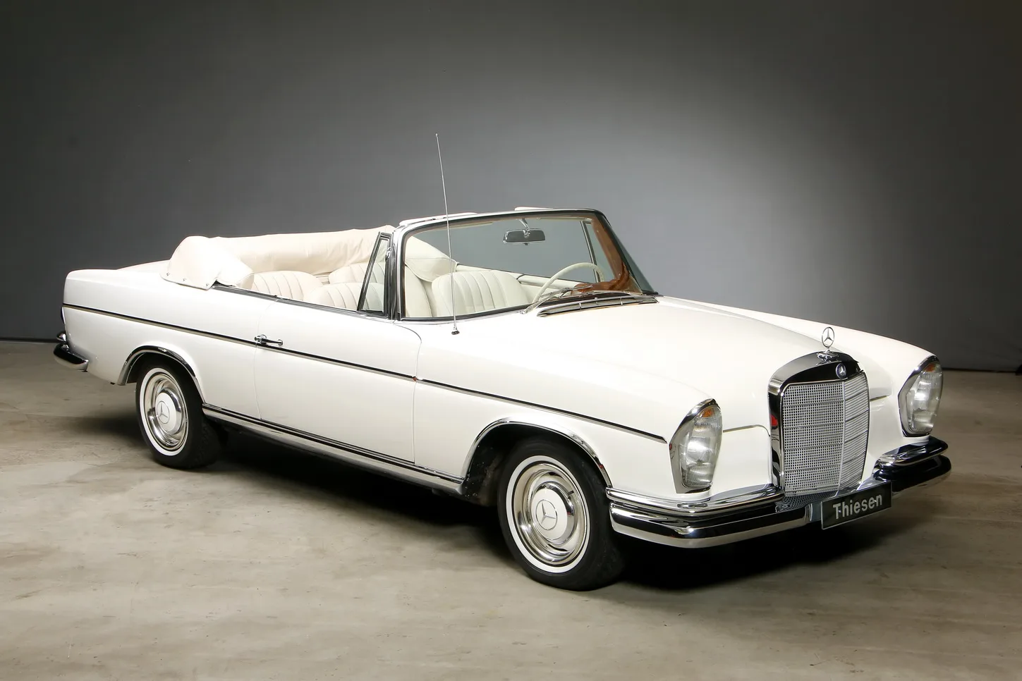 1967 Mercedes-Benz 300 SE Cabriolet 6.3, 10/26