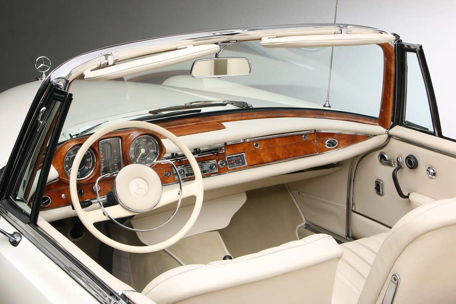 1967 Mercedes-Benz 300 SE Cabriolet 6.3, 13/26
